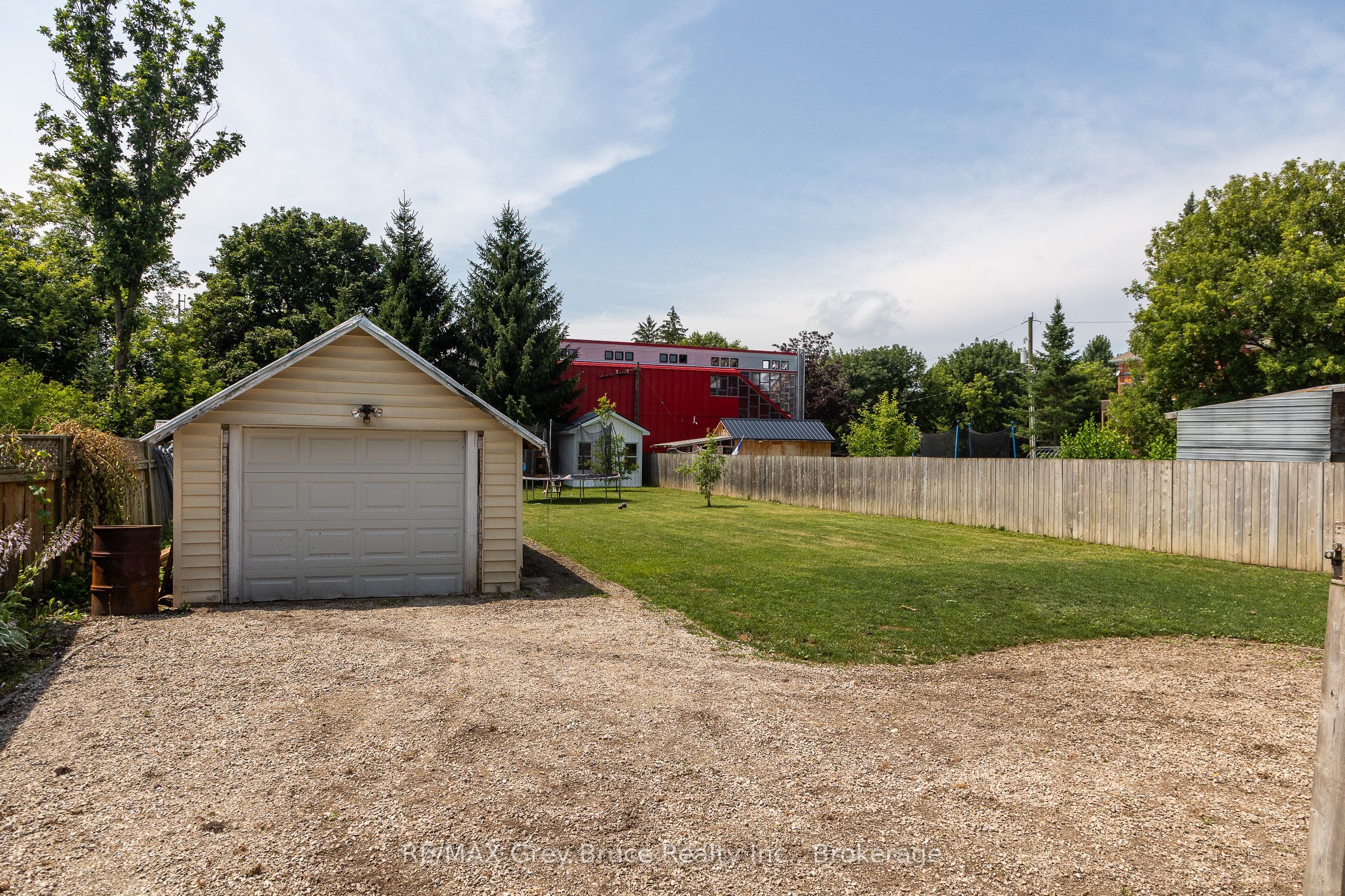 74 Yonge Street S Property Photo 24