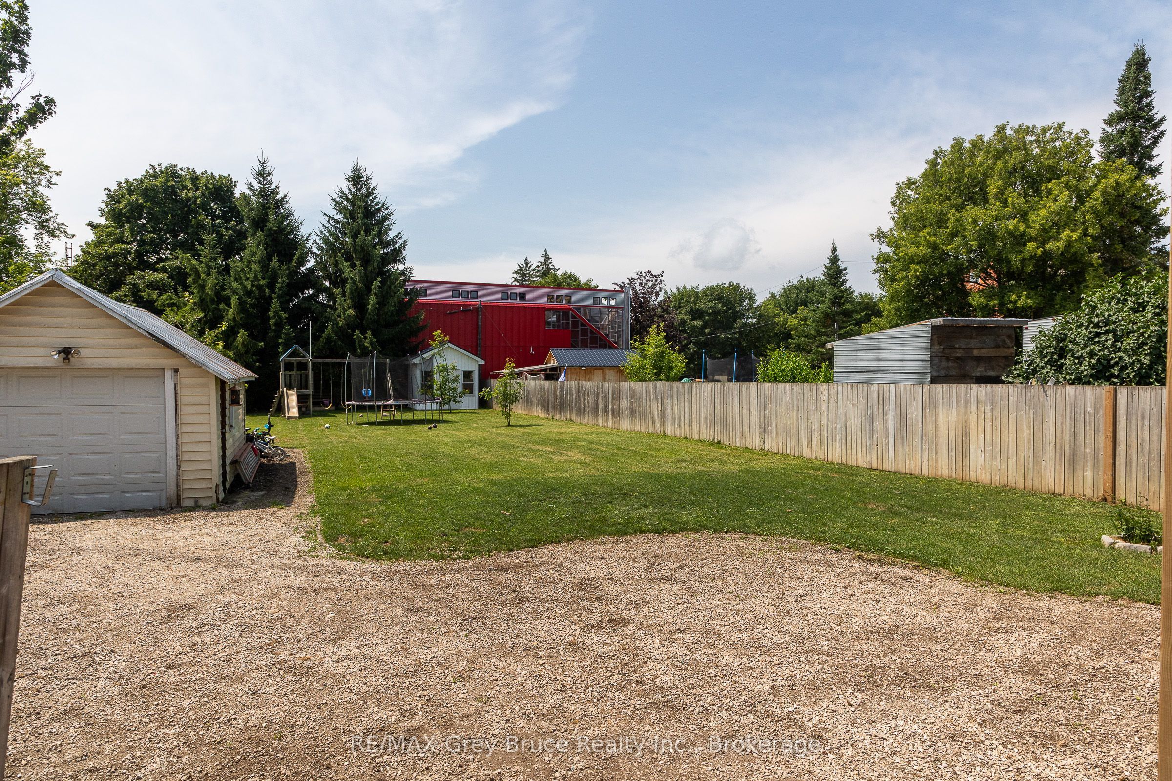 74 Yonge Street S Property Photo 25