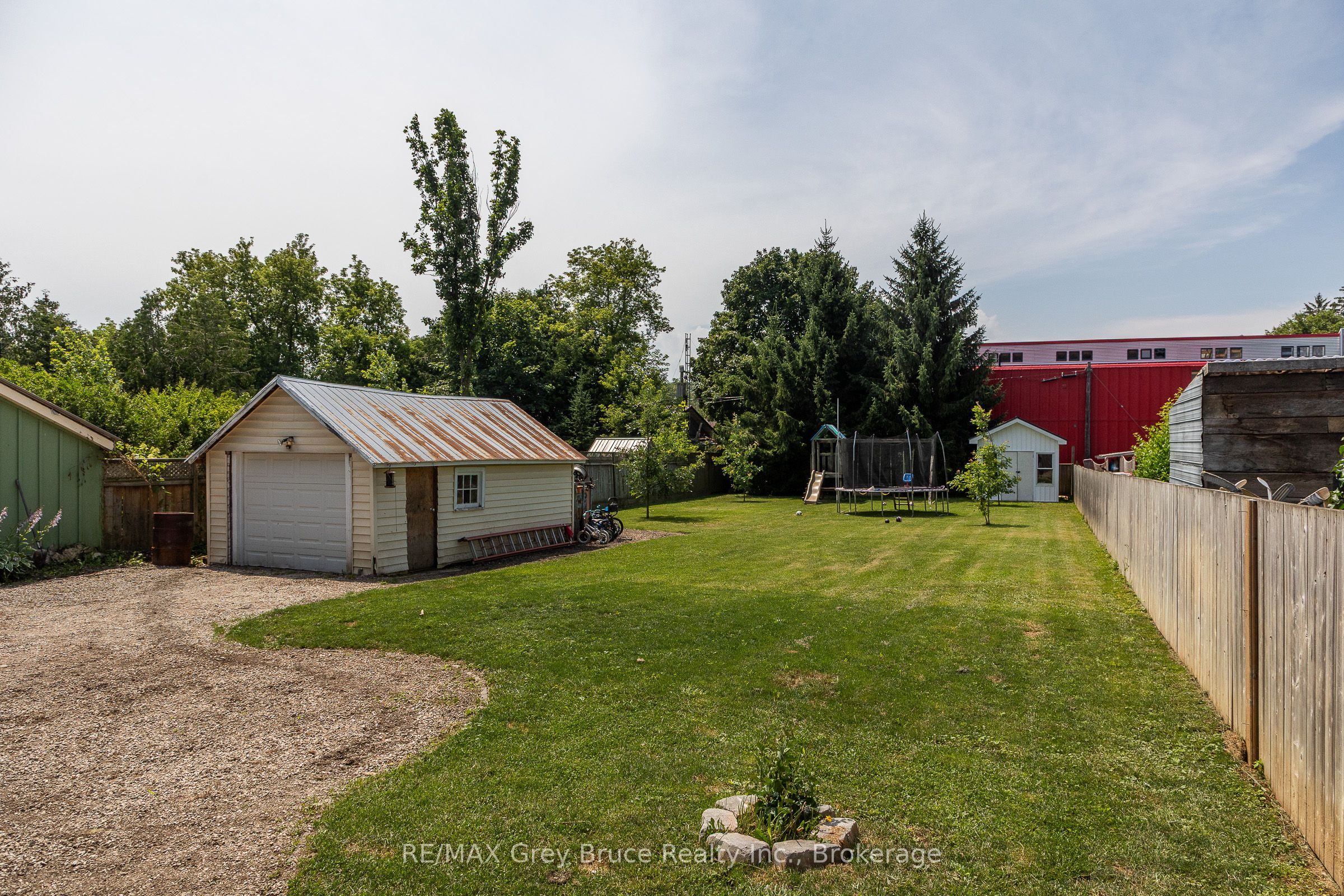 74 Yonge Street S Property Photo 26