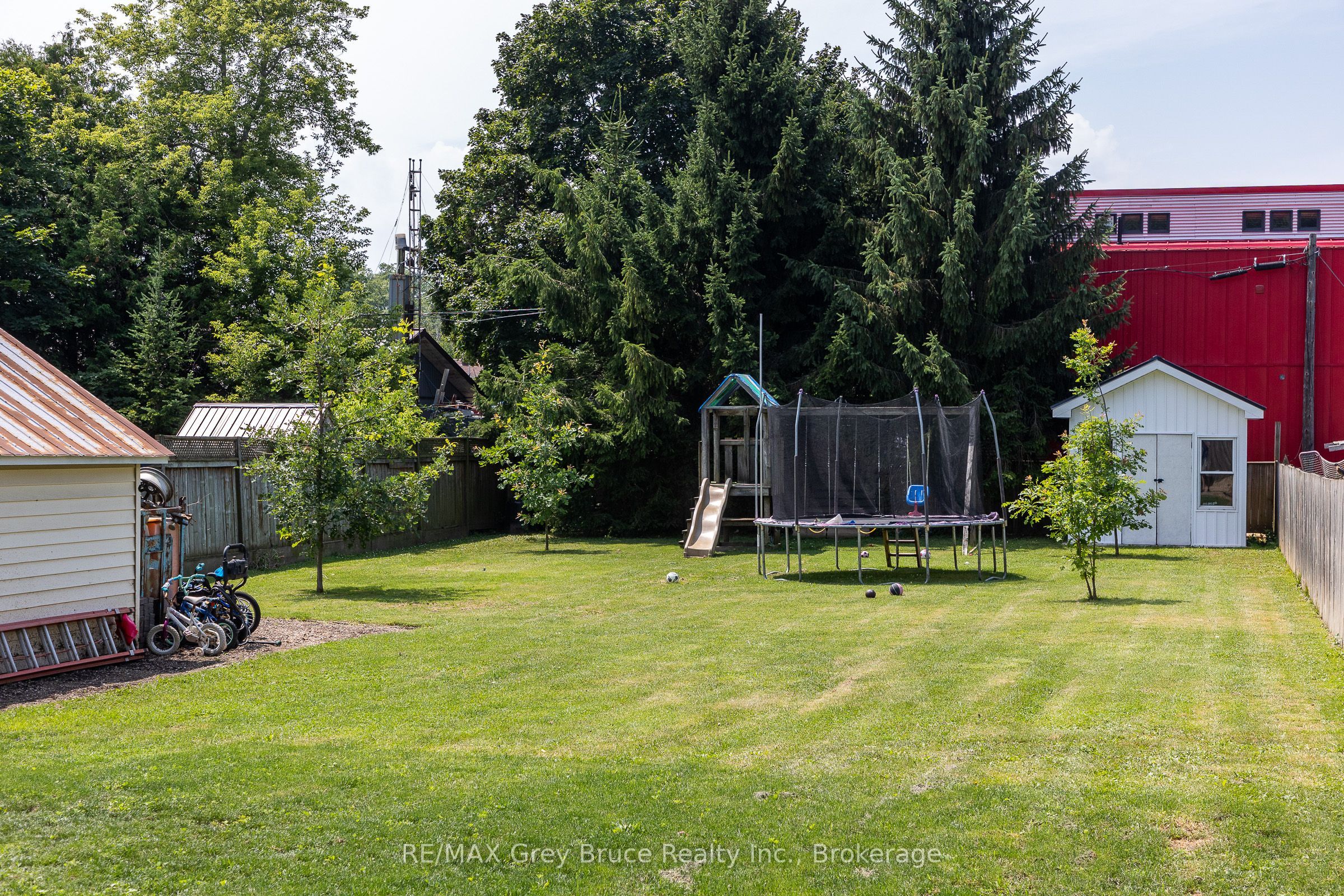 74 Yonge Street S Property Photo 28