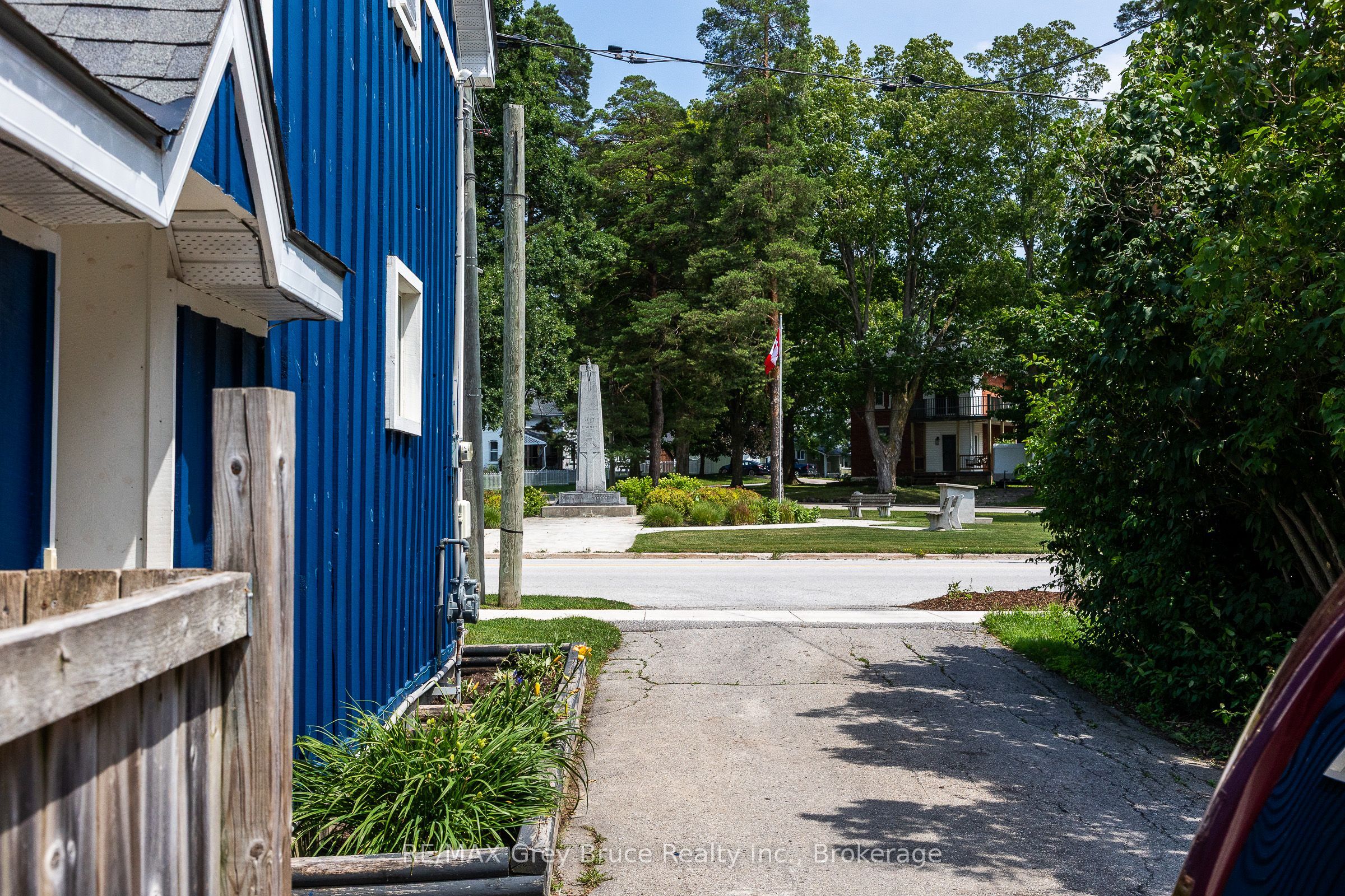 74 Yonge Street S Property Photo 37