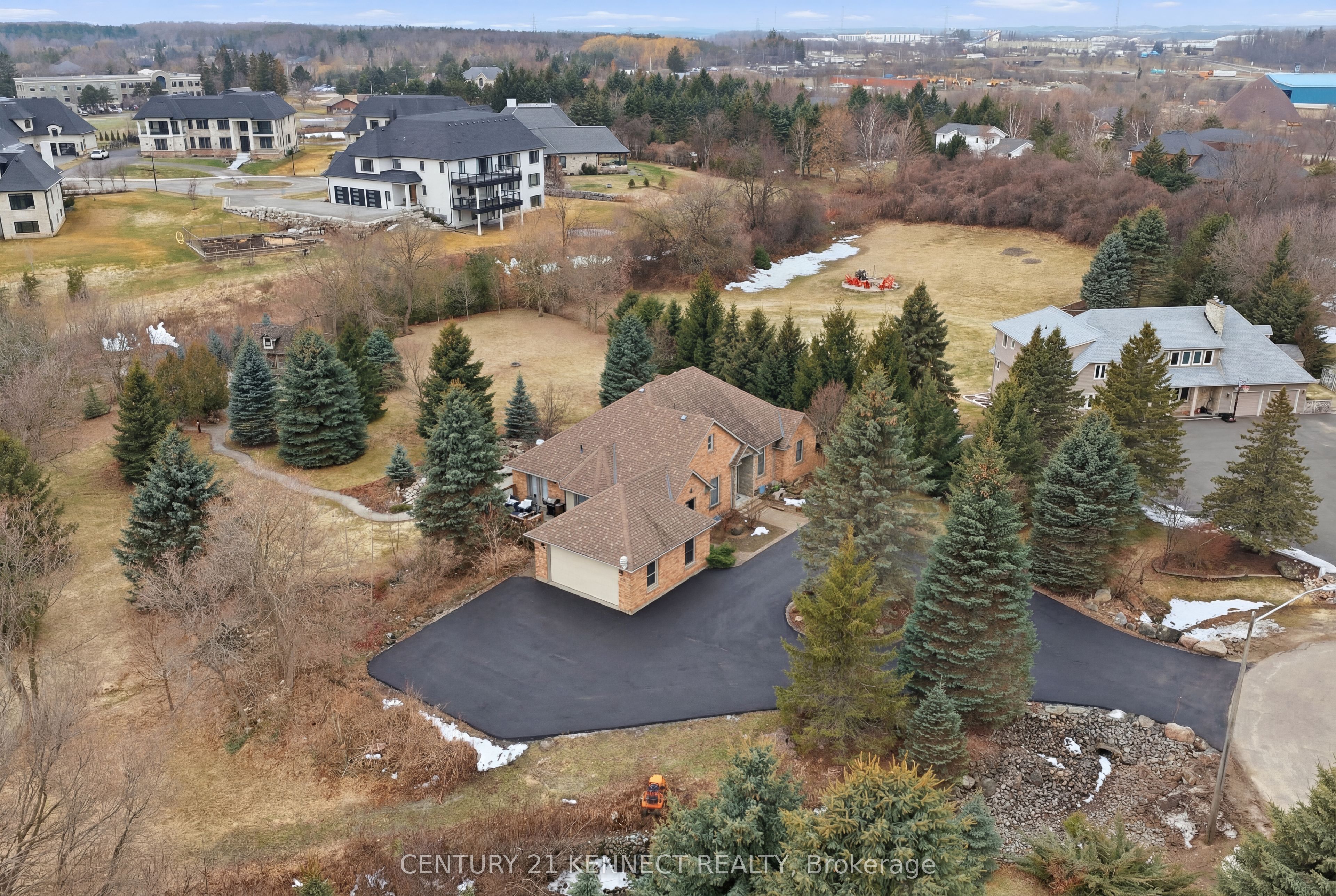 6 Laing Court Property Photo 3