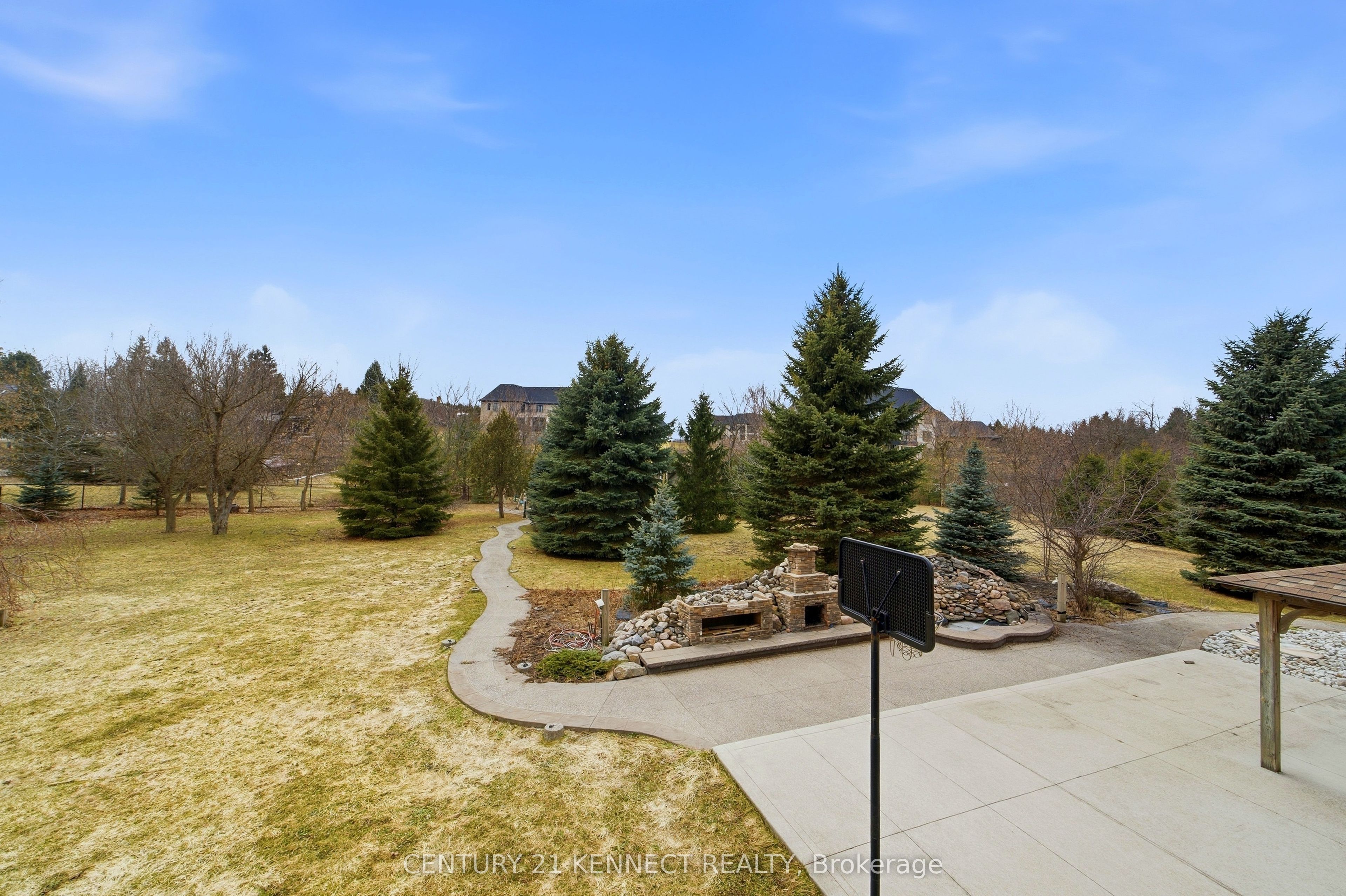 6 Laing Court Property Photo 5