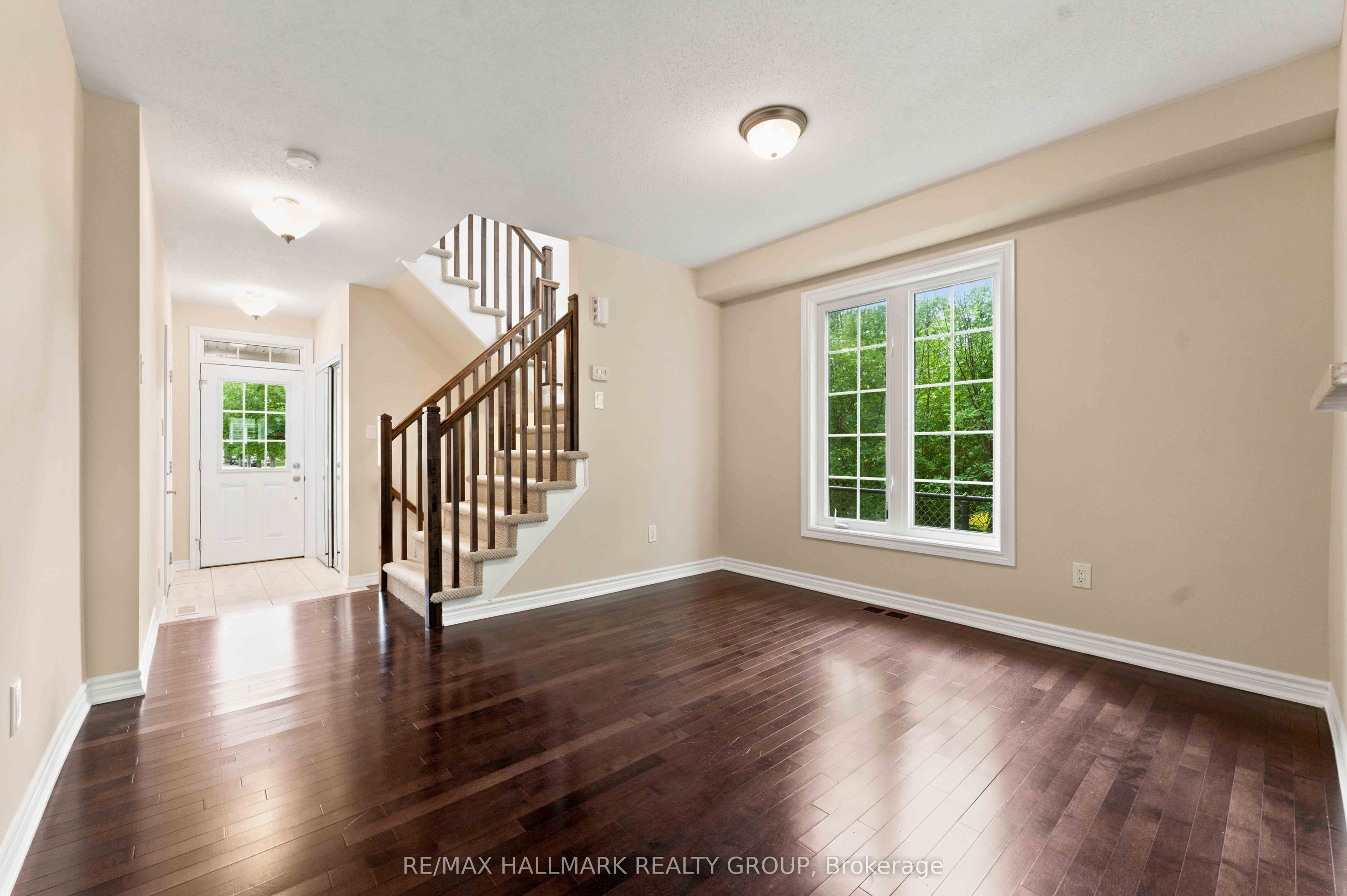 387 Sweet Grass Circle Property Photo 4