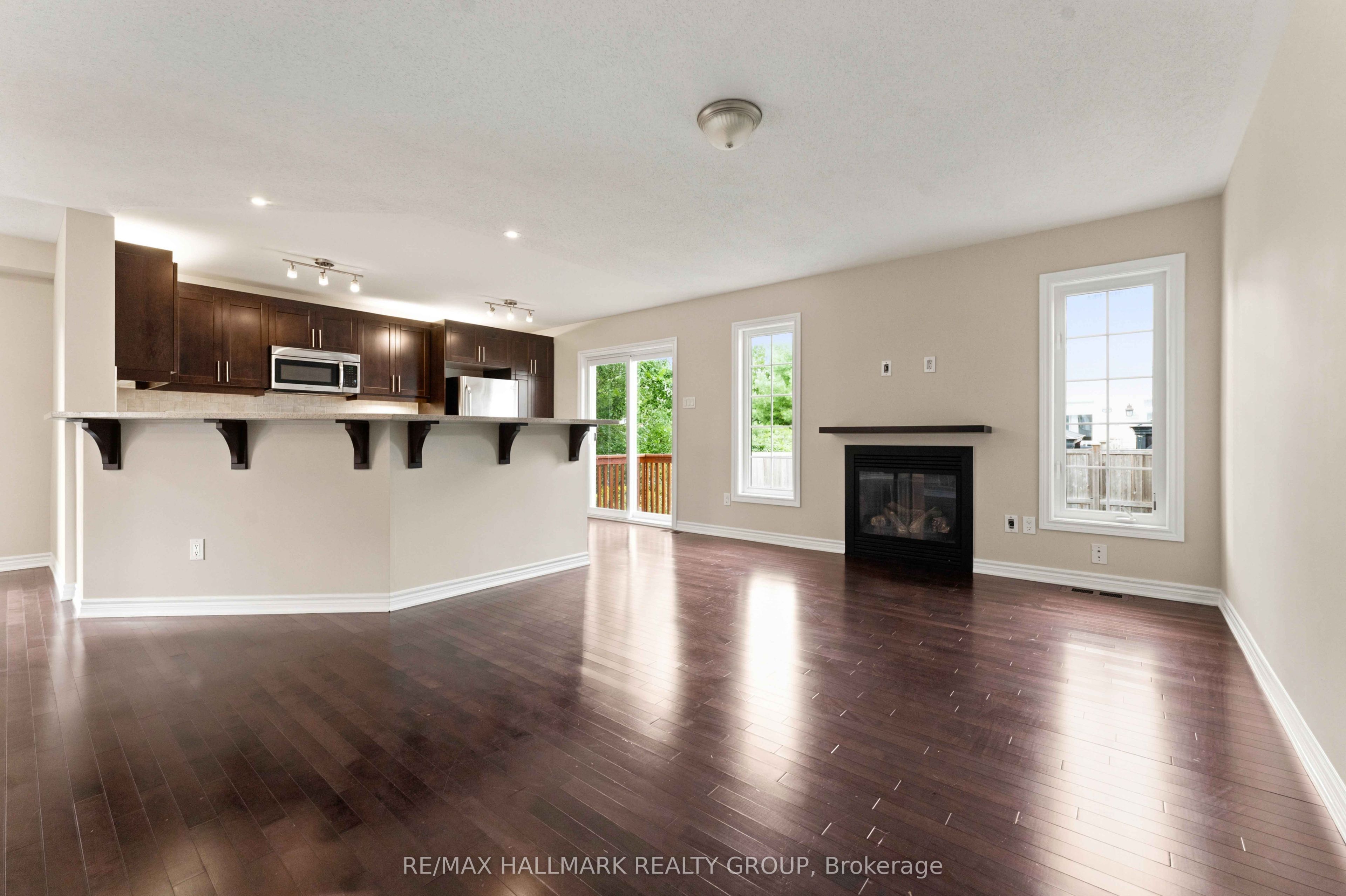 387 Sweet Grass Circle Property Photo 8
