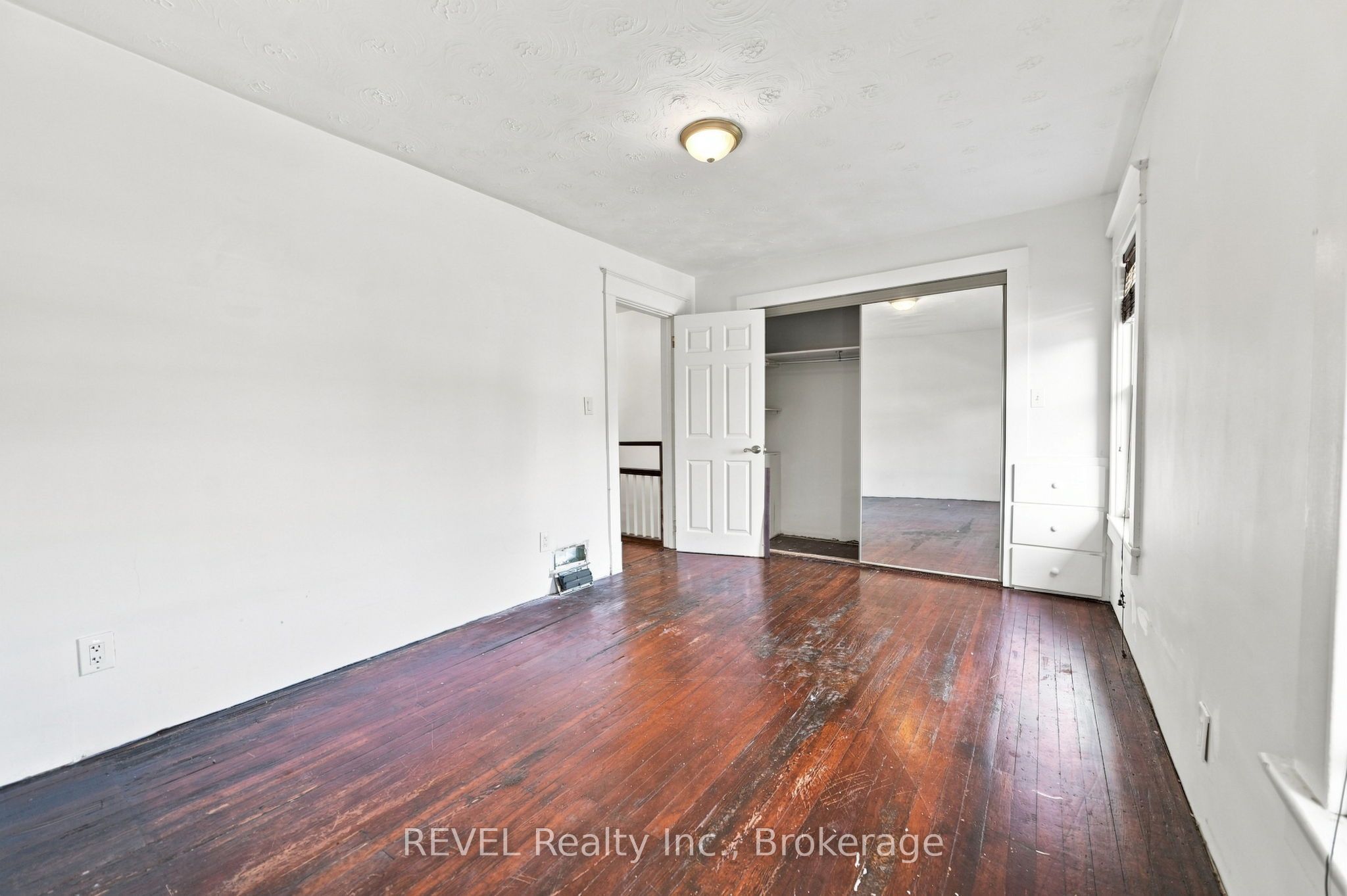 4960 Willmott Street Property Photo 15