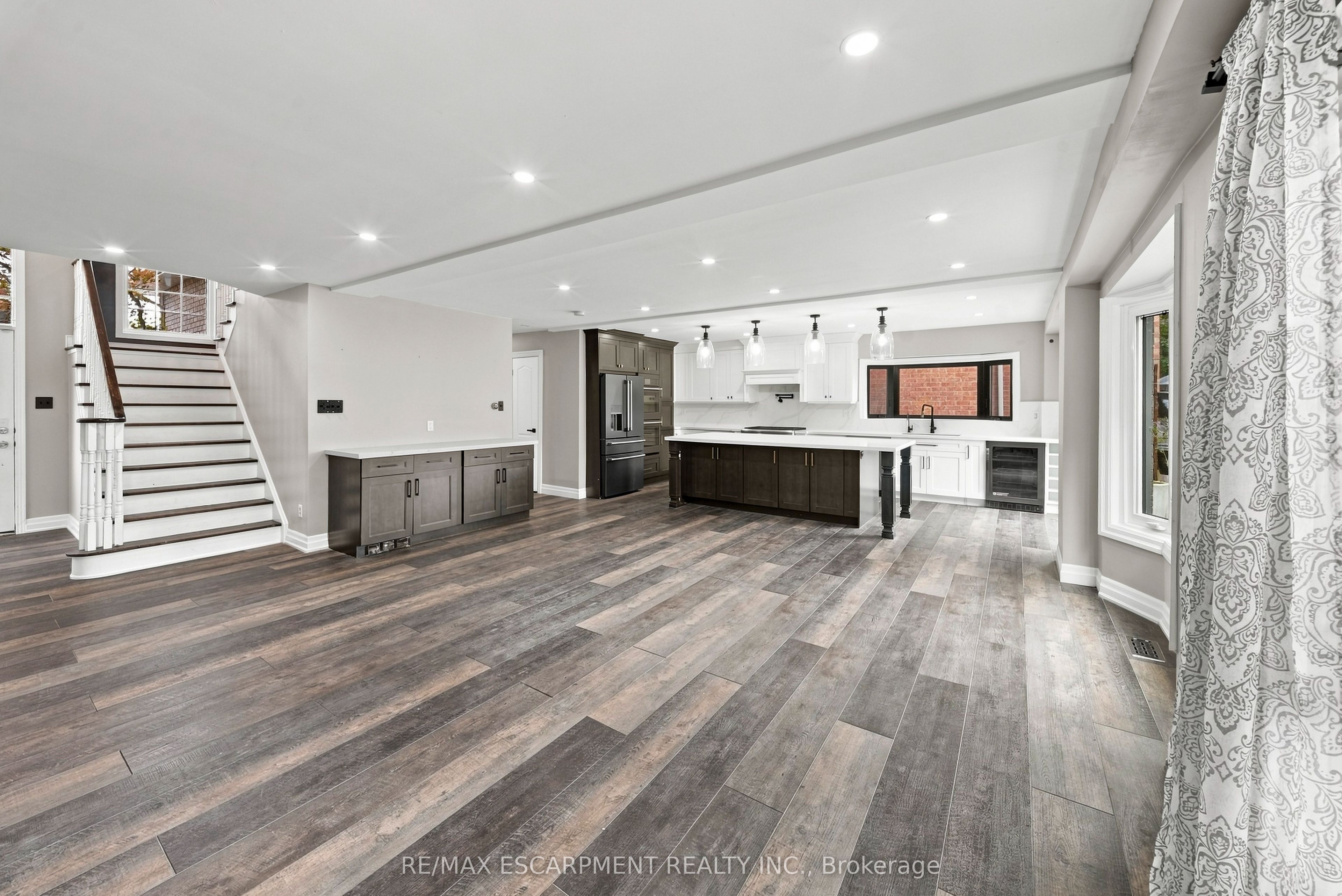 96 Laurendale Avenue Property Photo 8