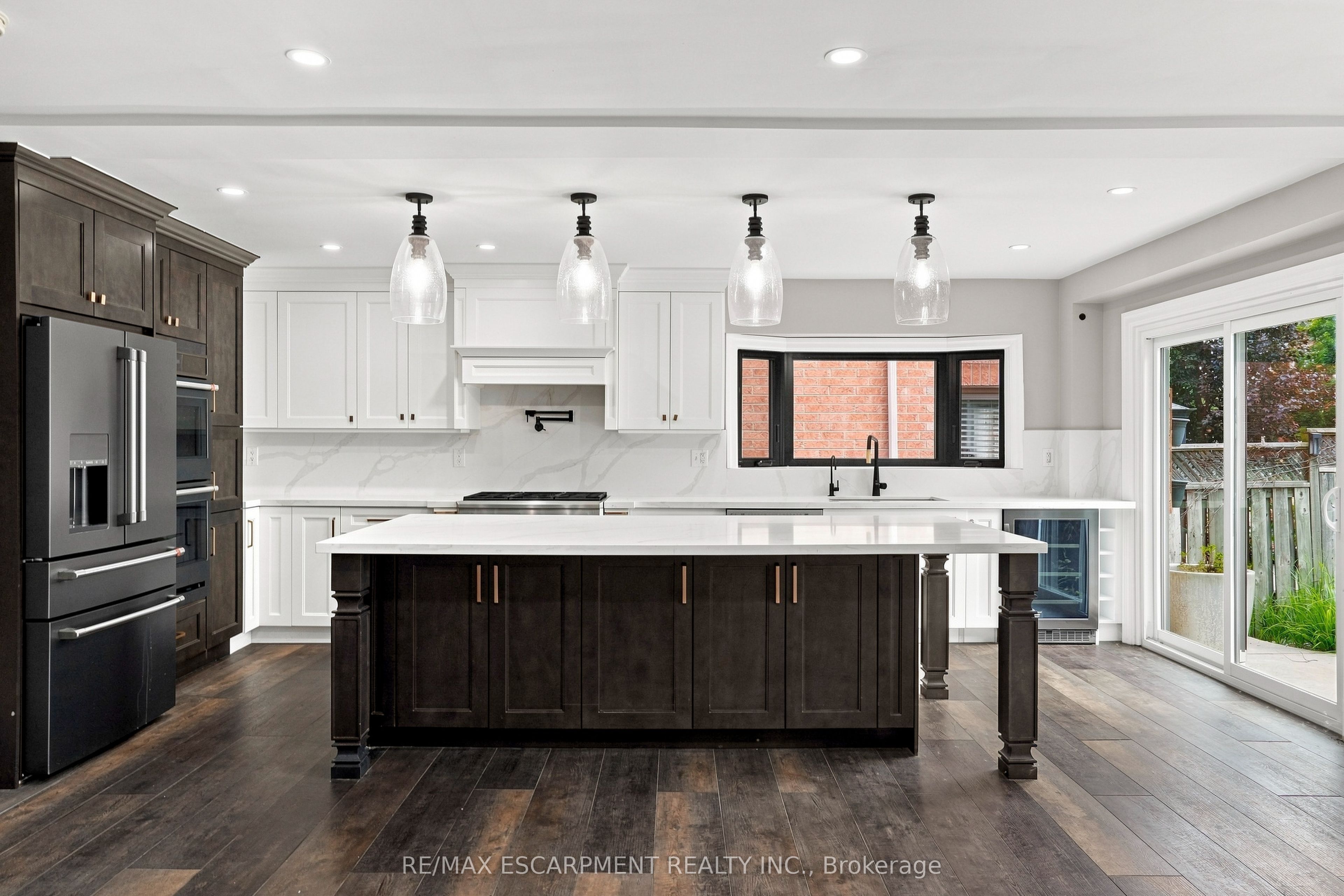 96 Laurendale Avenue Property Photo 11