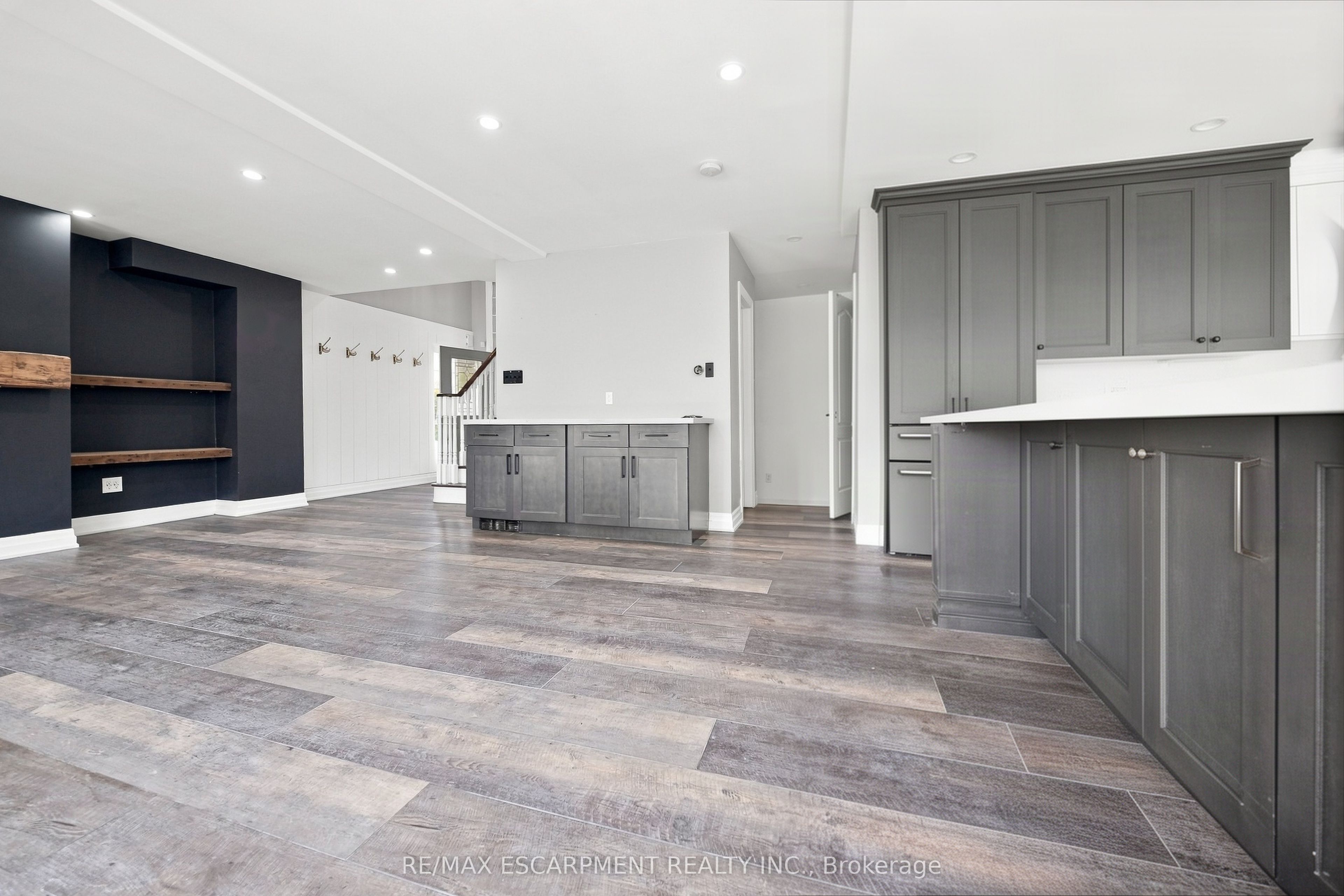 96 Laurendale Avenue Property Photo 18