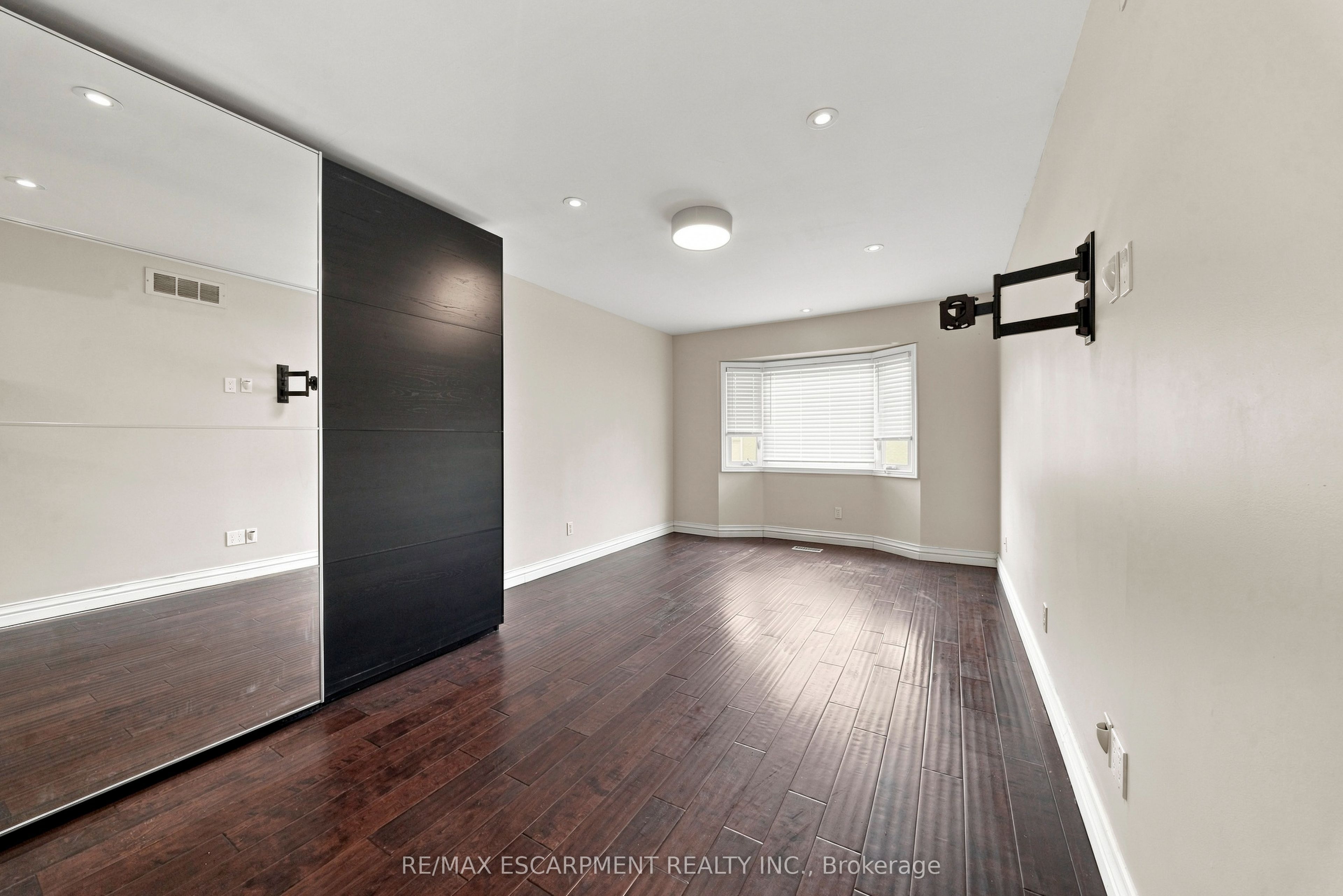 96 Laurendale Avenue Property Photo 26