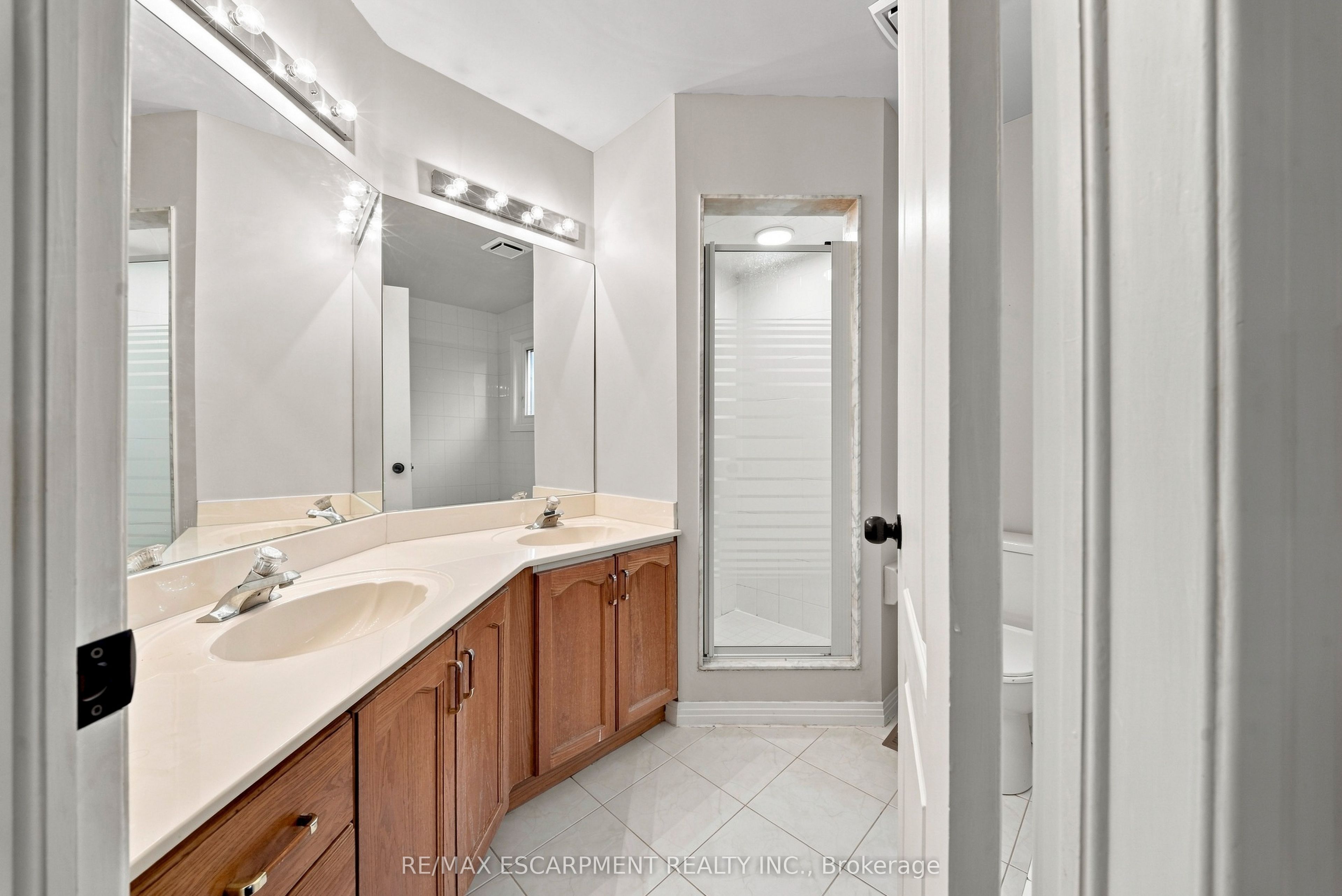 96 Laurendale Avenue Property Photo 27