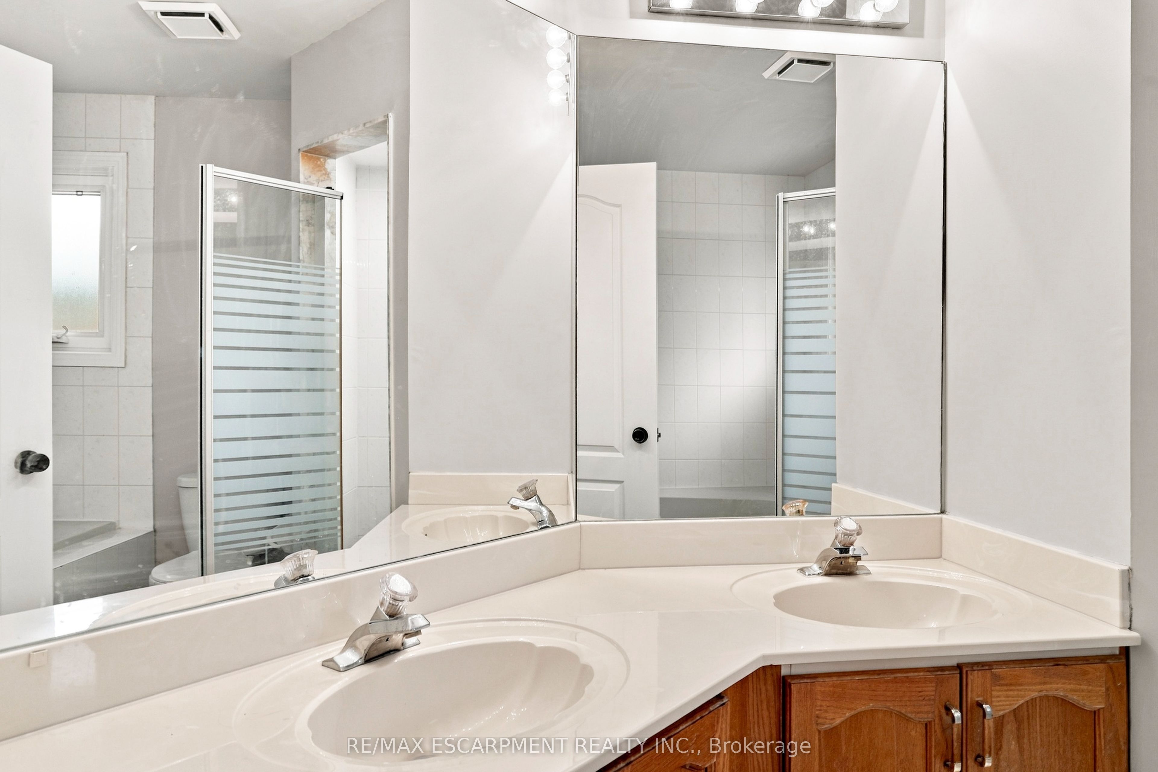 96 Laurendale Avenue Property Photo 28