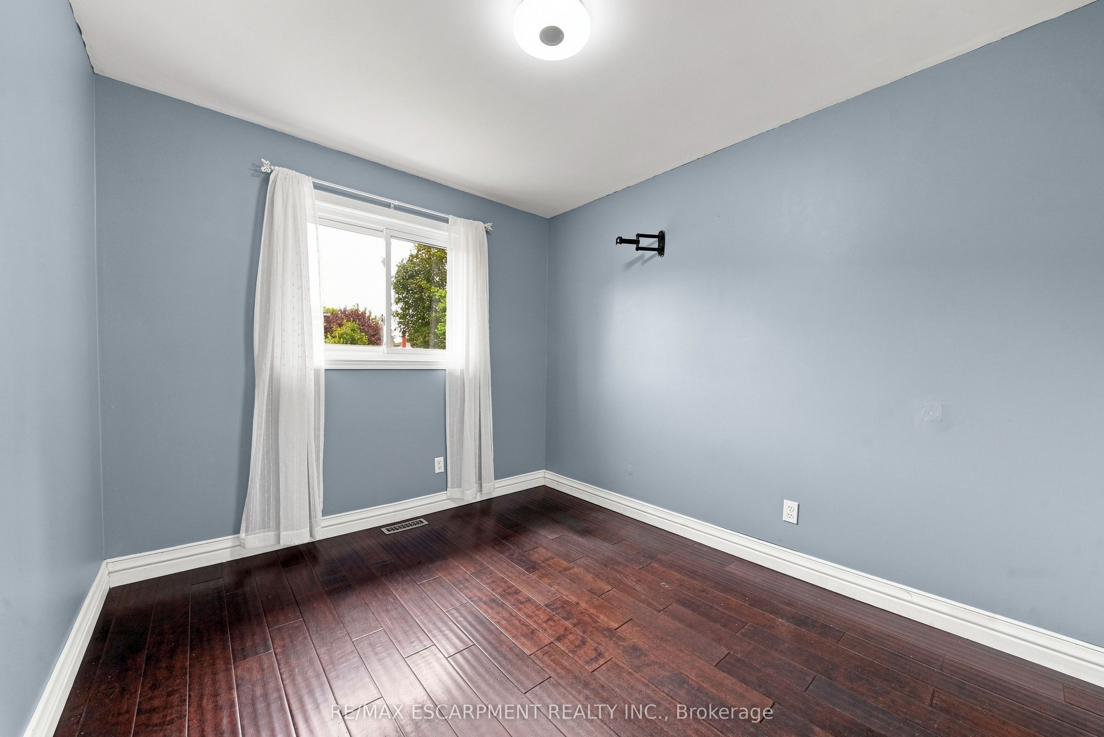 96 Laurendale Avenue Property Photo 30