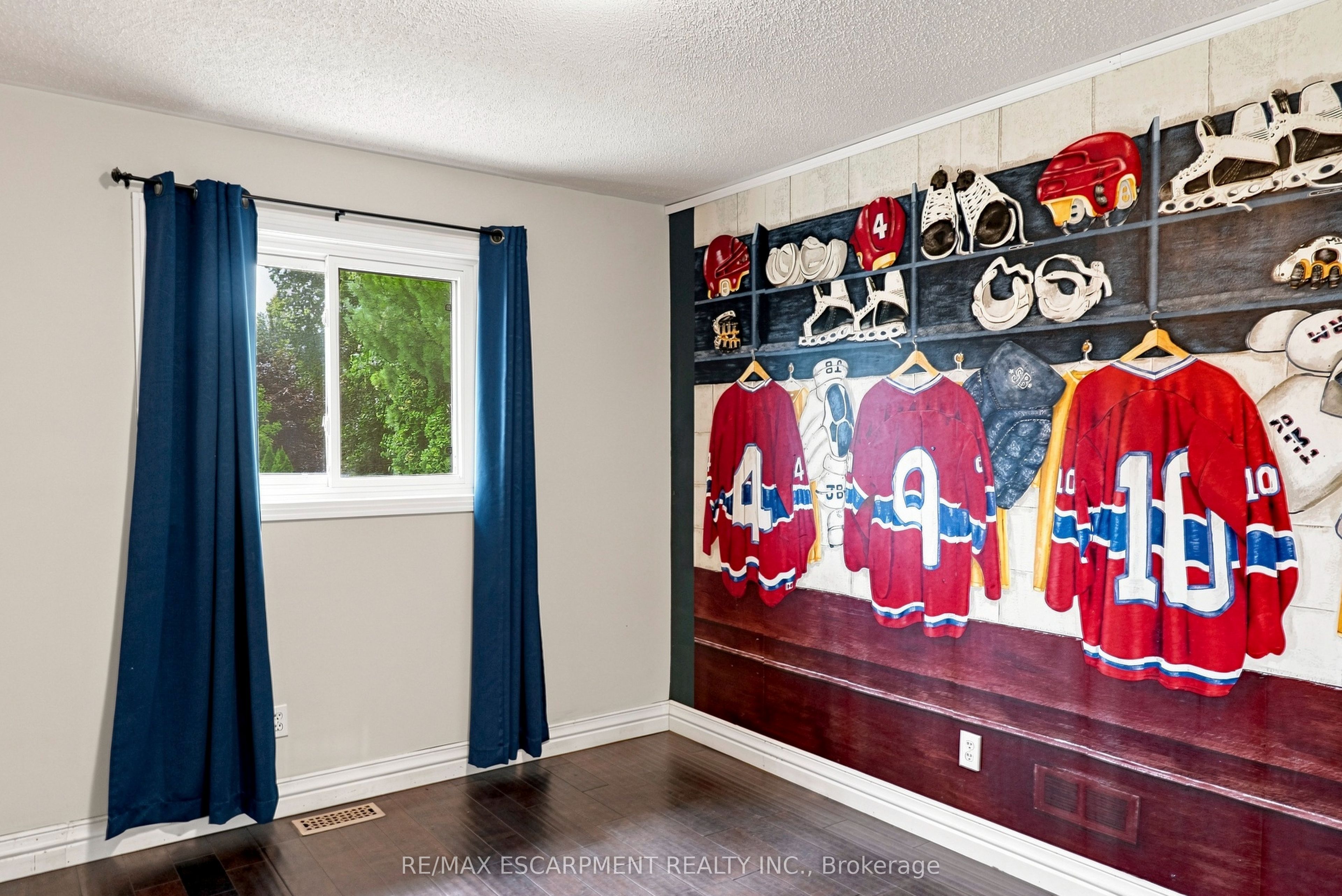 96 Laurendale Avenue Property Photo 31