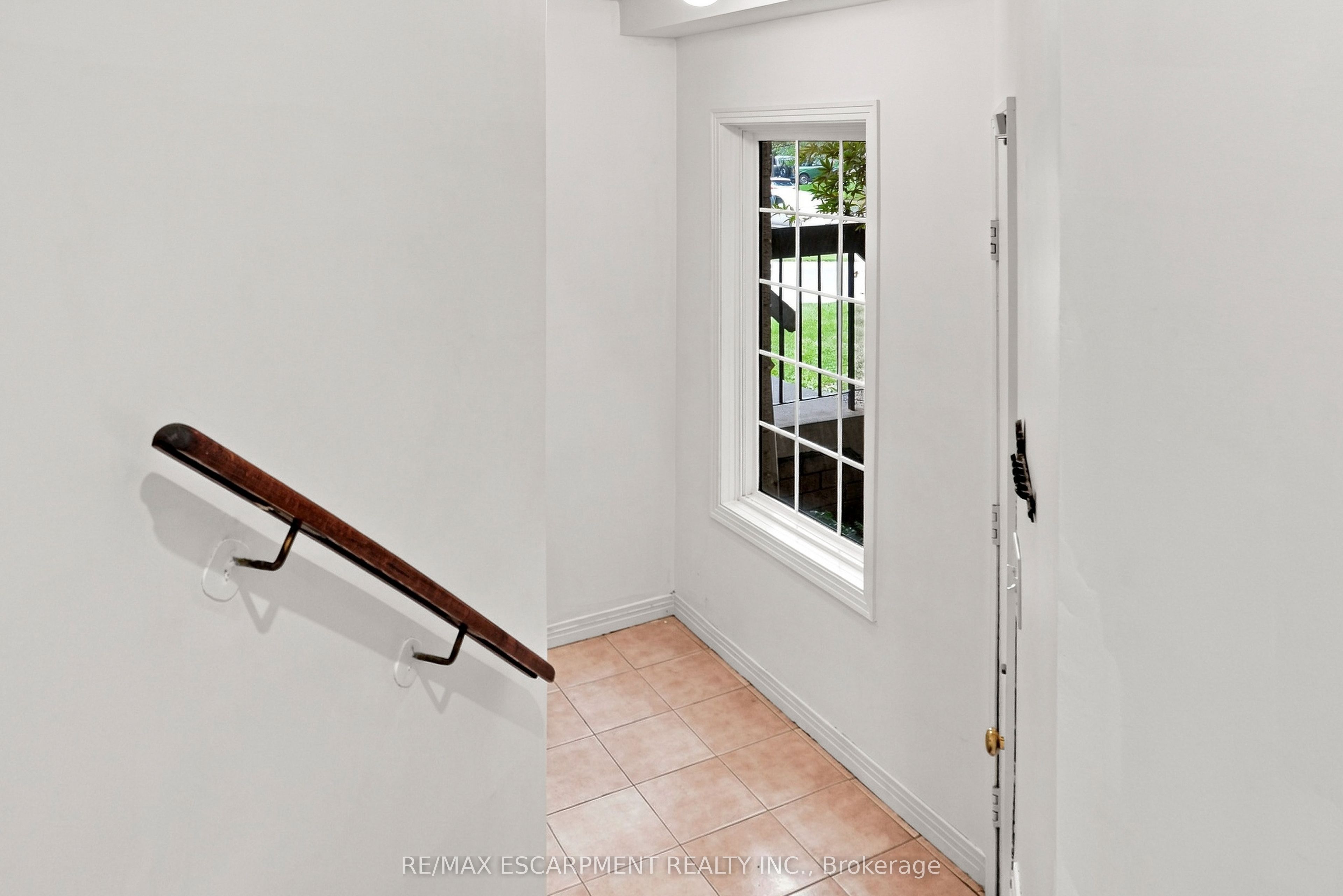 96 Laurendale Avenue Property Photo 34