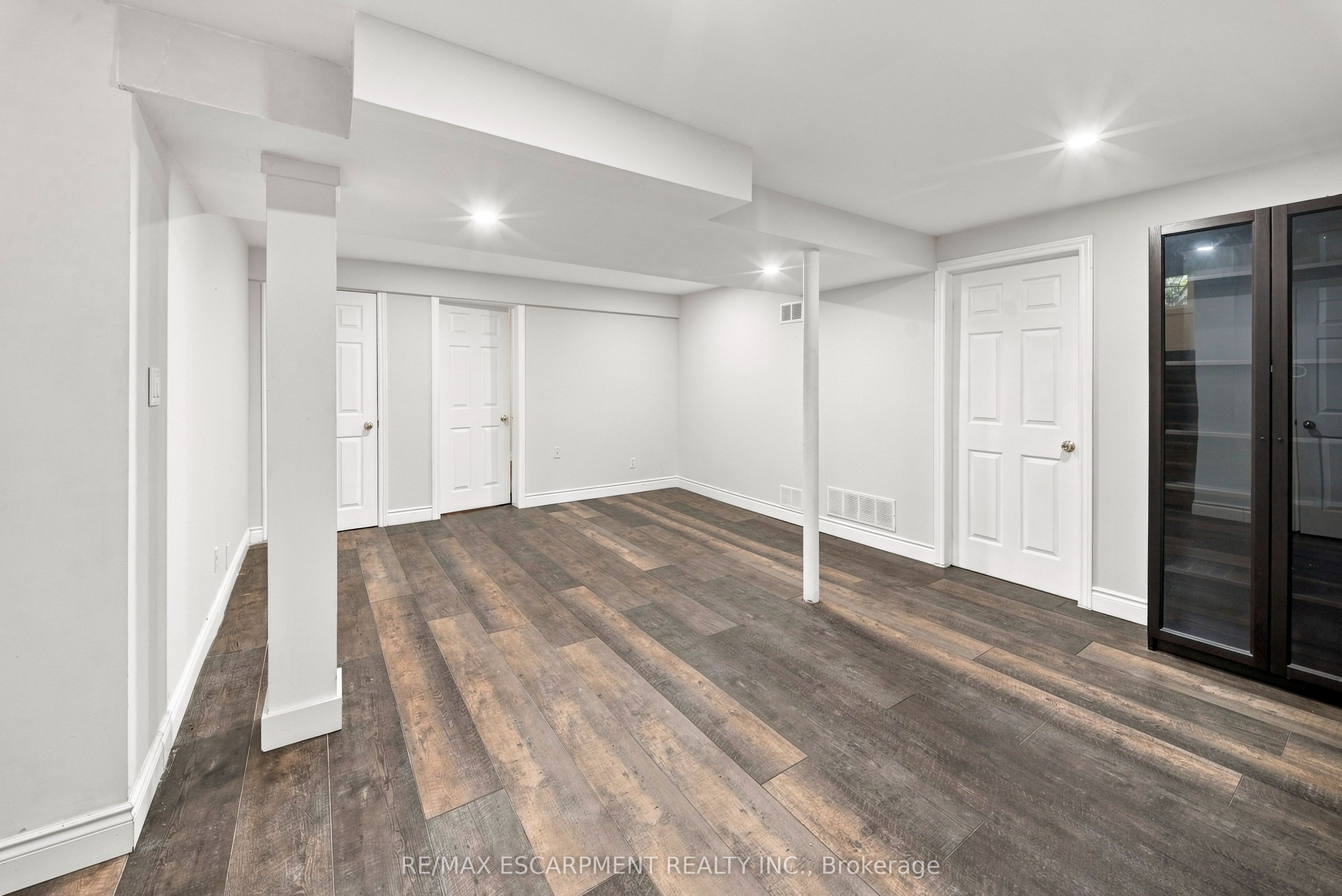 96 Laurendale Avenue Property Photo 35