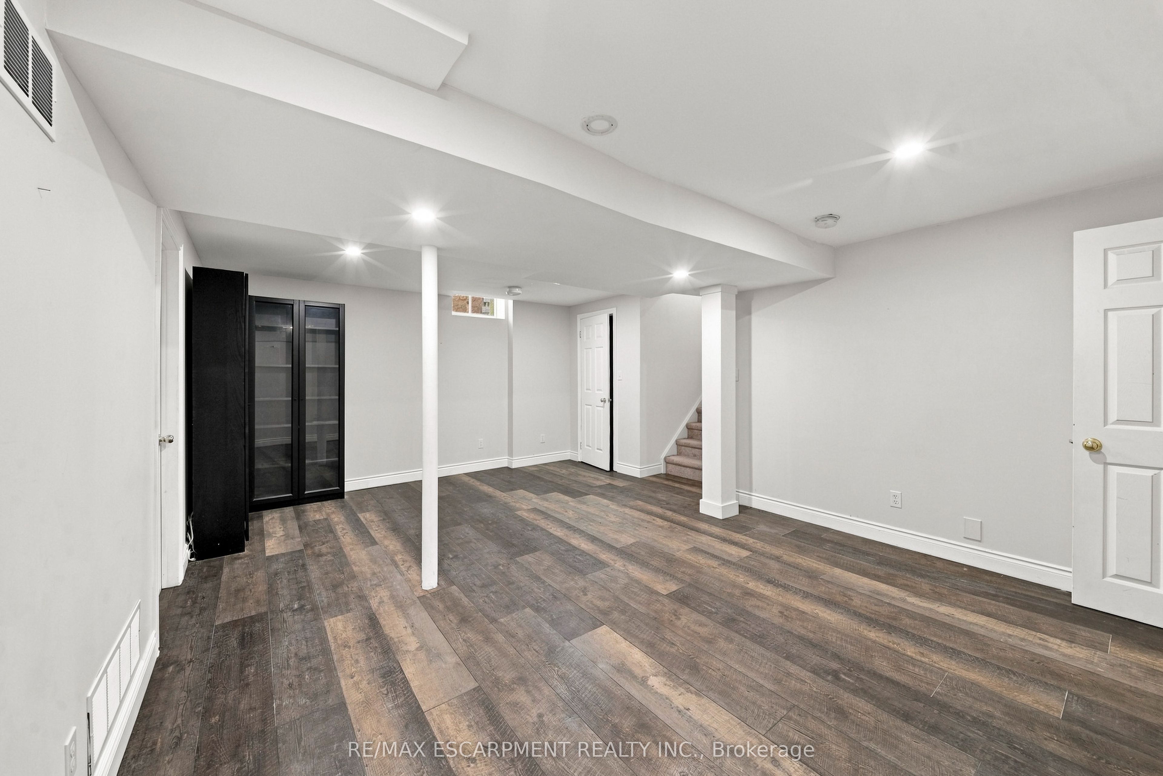 96 Laurendale Avenue Property Photo 36
