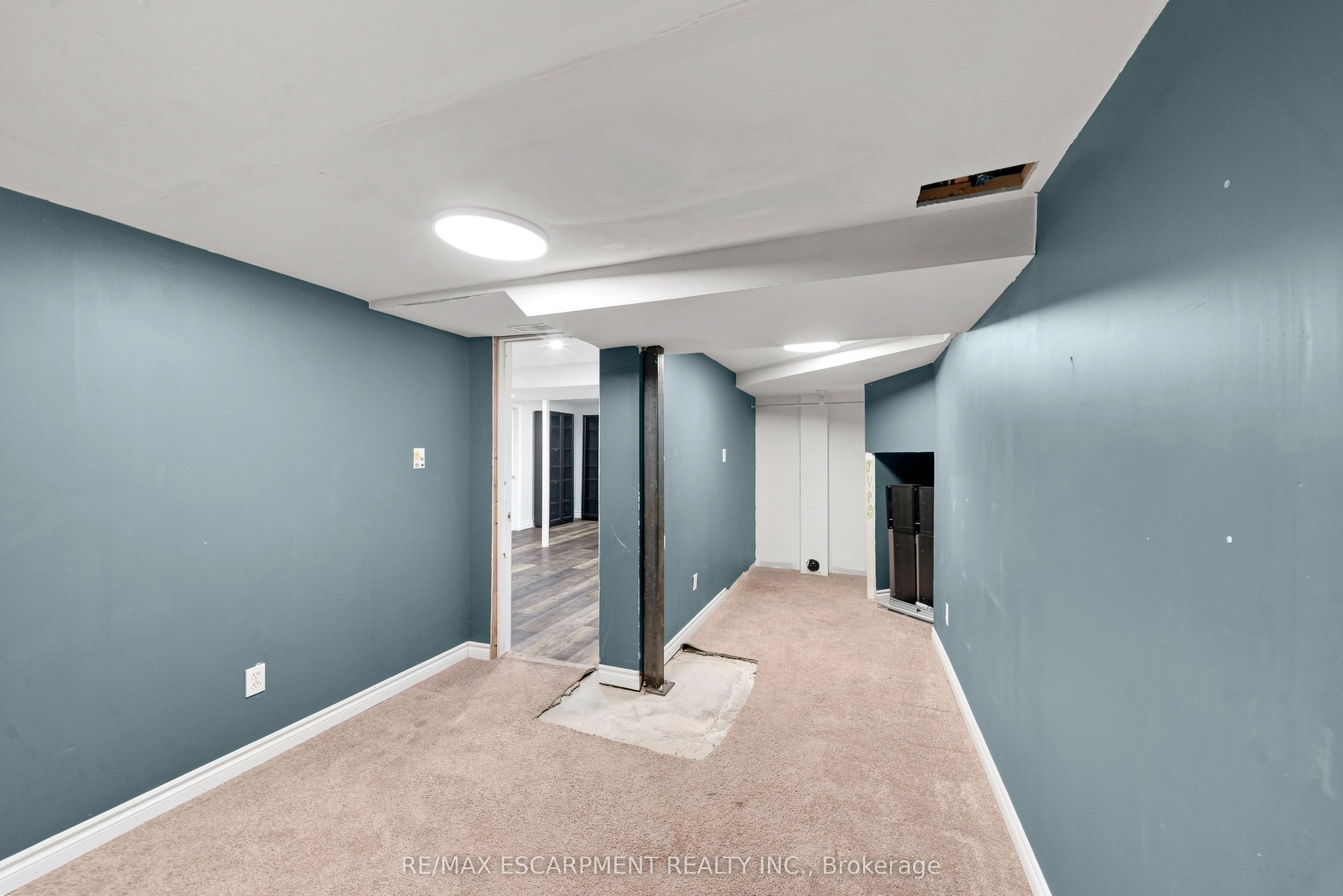 96 Laurendale Avenue Property Photo 37