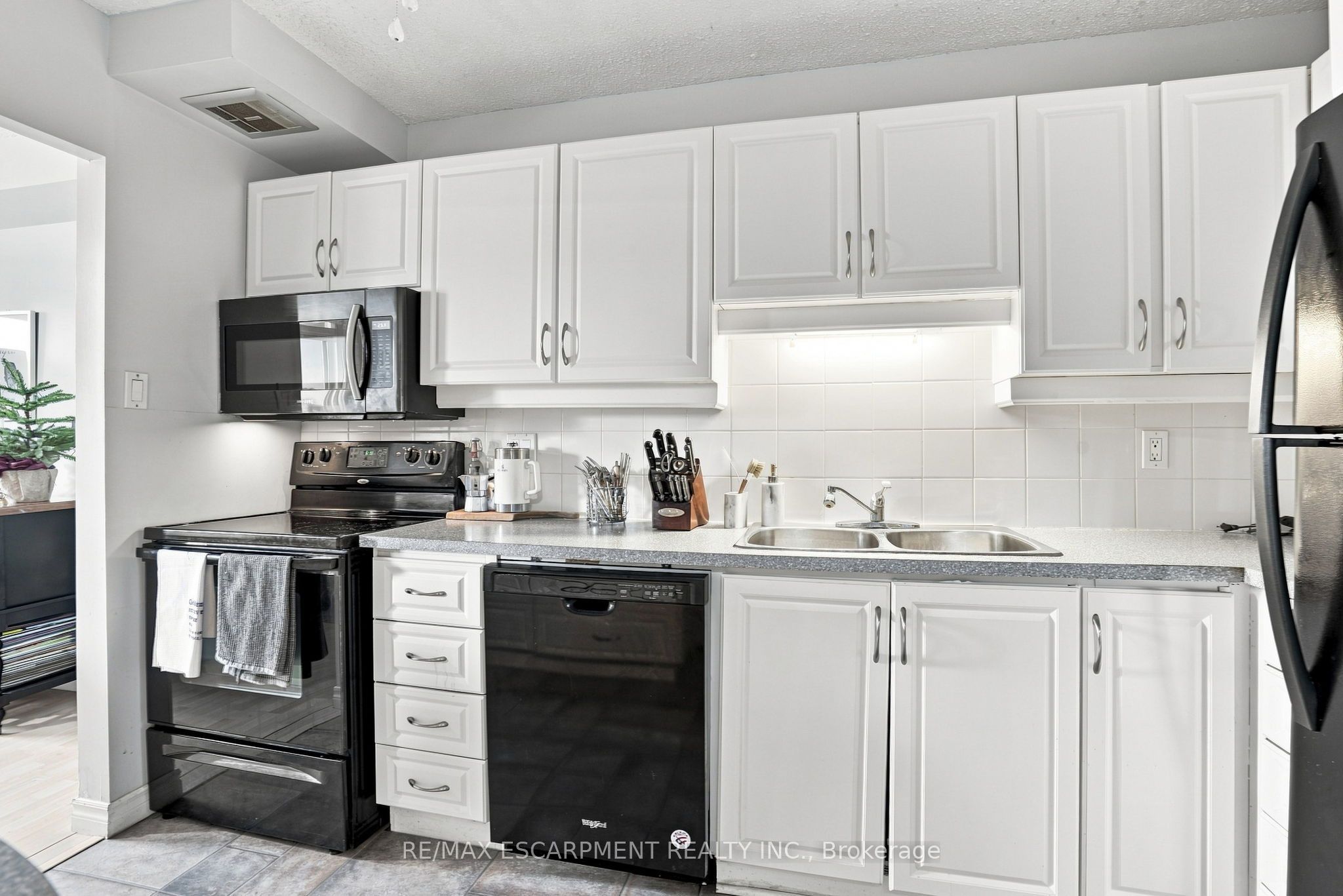 640 West Street 506 Property Photo 17