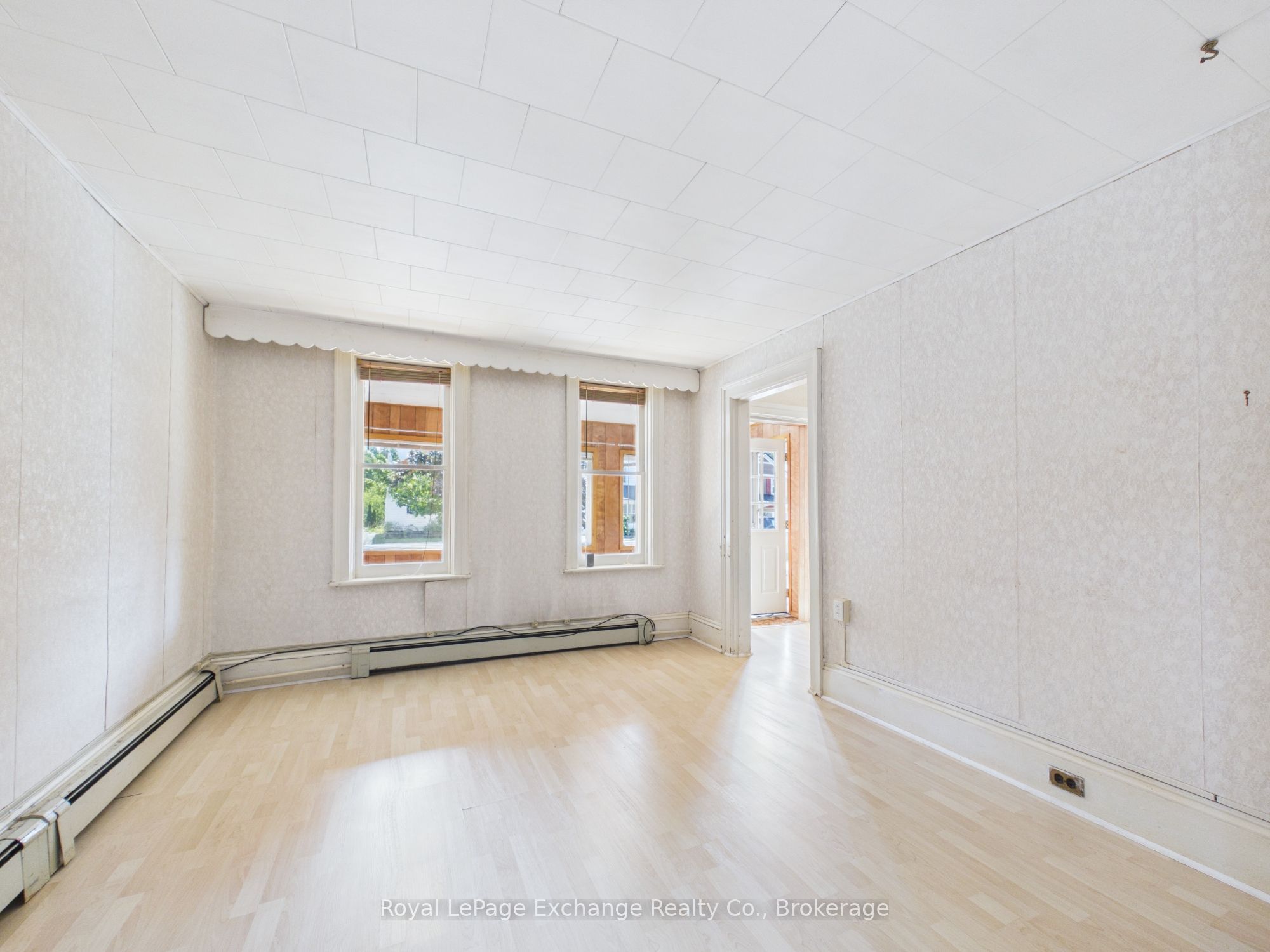 856 Olde Victoria Street Property Photo 3