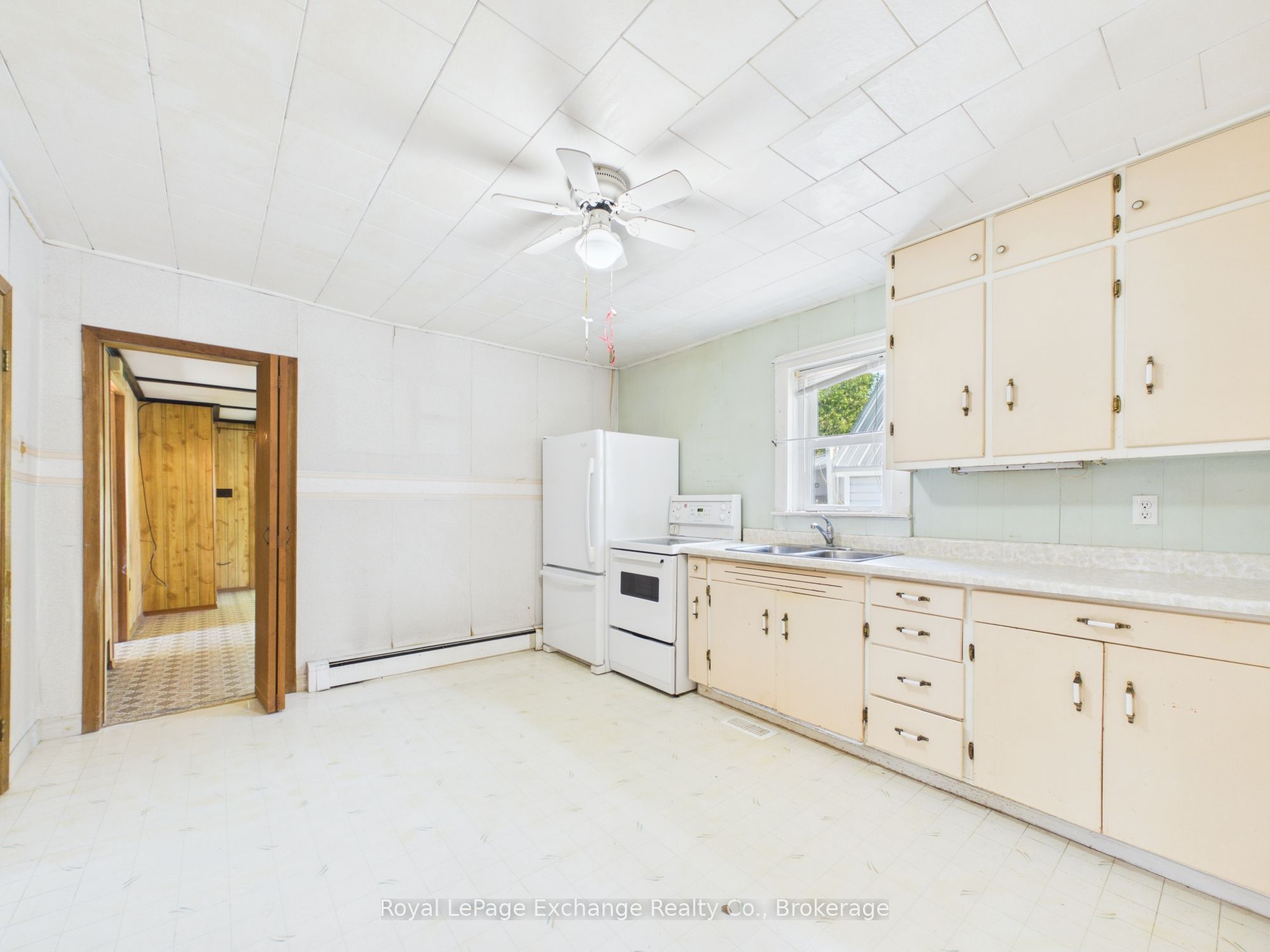 856 Olde Victoria Street Property Photo 6