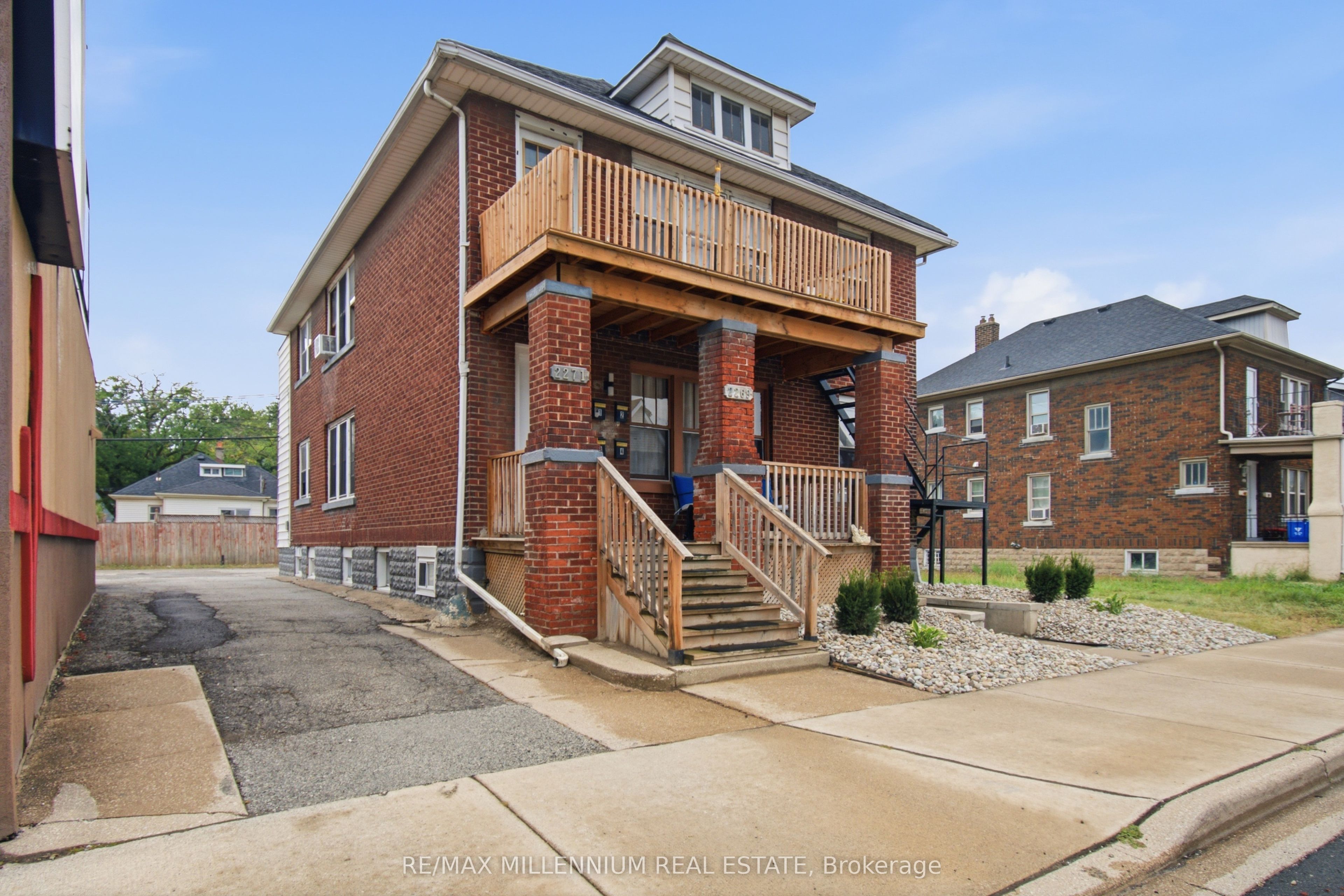 2269-71 Howard Avenue Property Photo 4