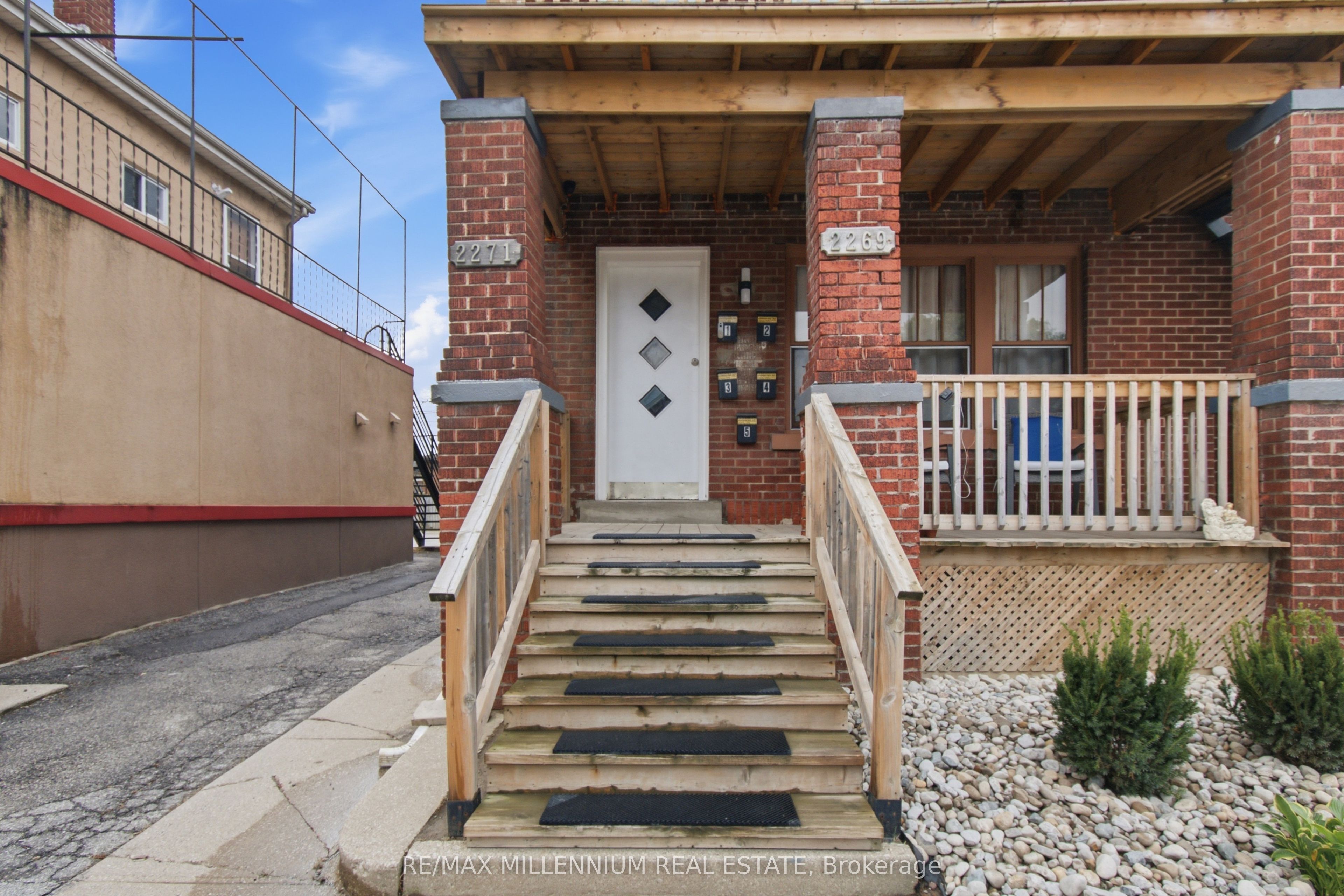 2269-71 Howard Avenue Property Photo 6