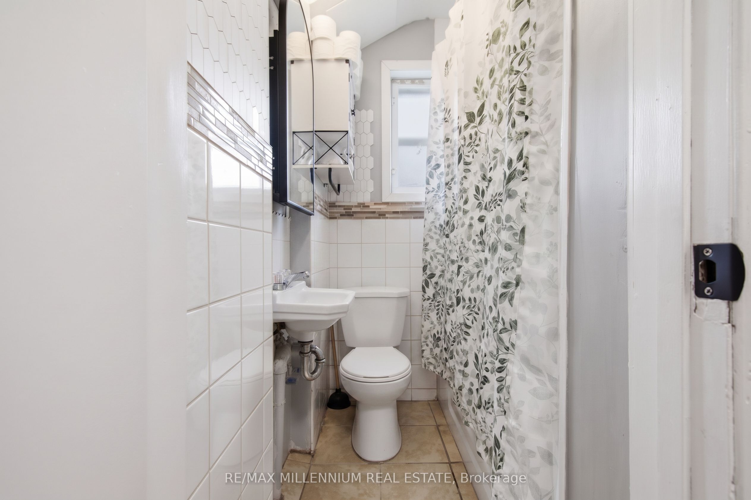 2269-71 Howard Avenue Property Photo 7