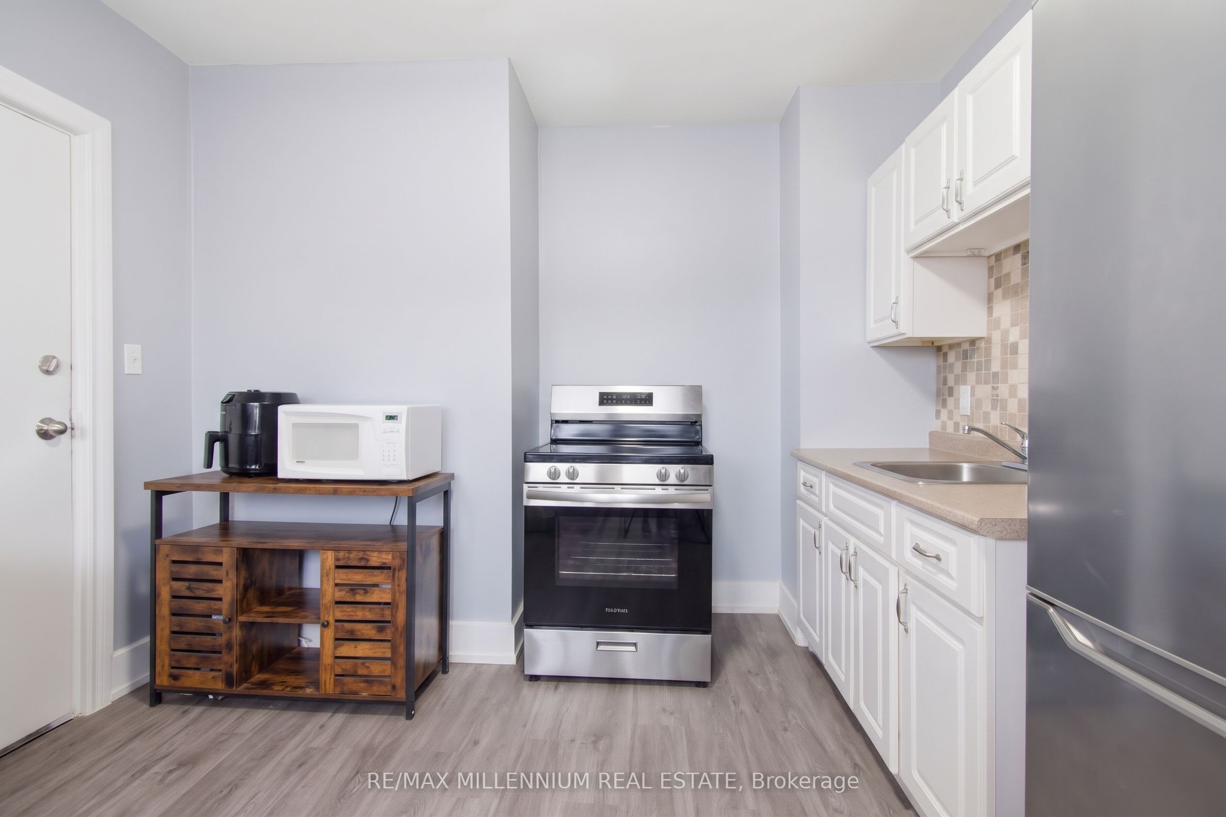 2269-71 Howard Avenue Property Photo 25