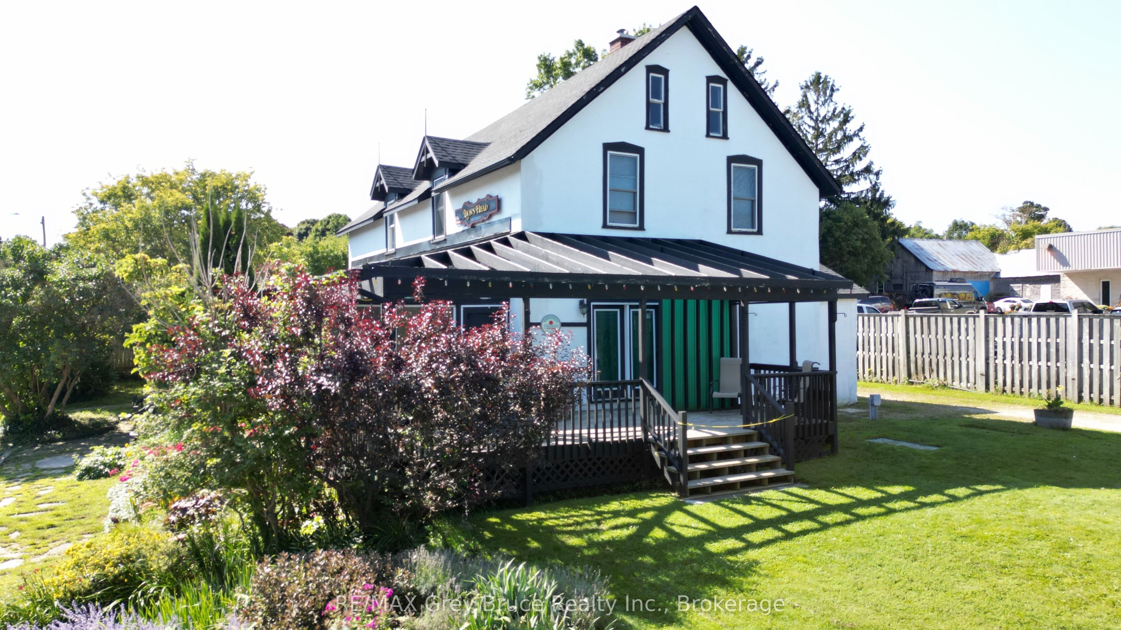 8 Helen Street Property Photo 2