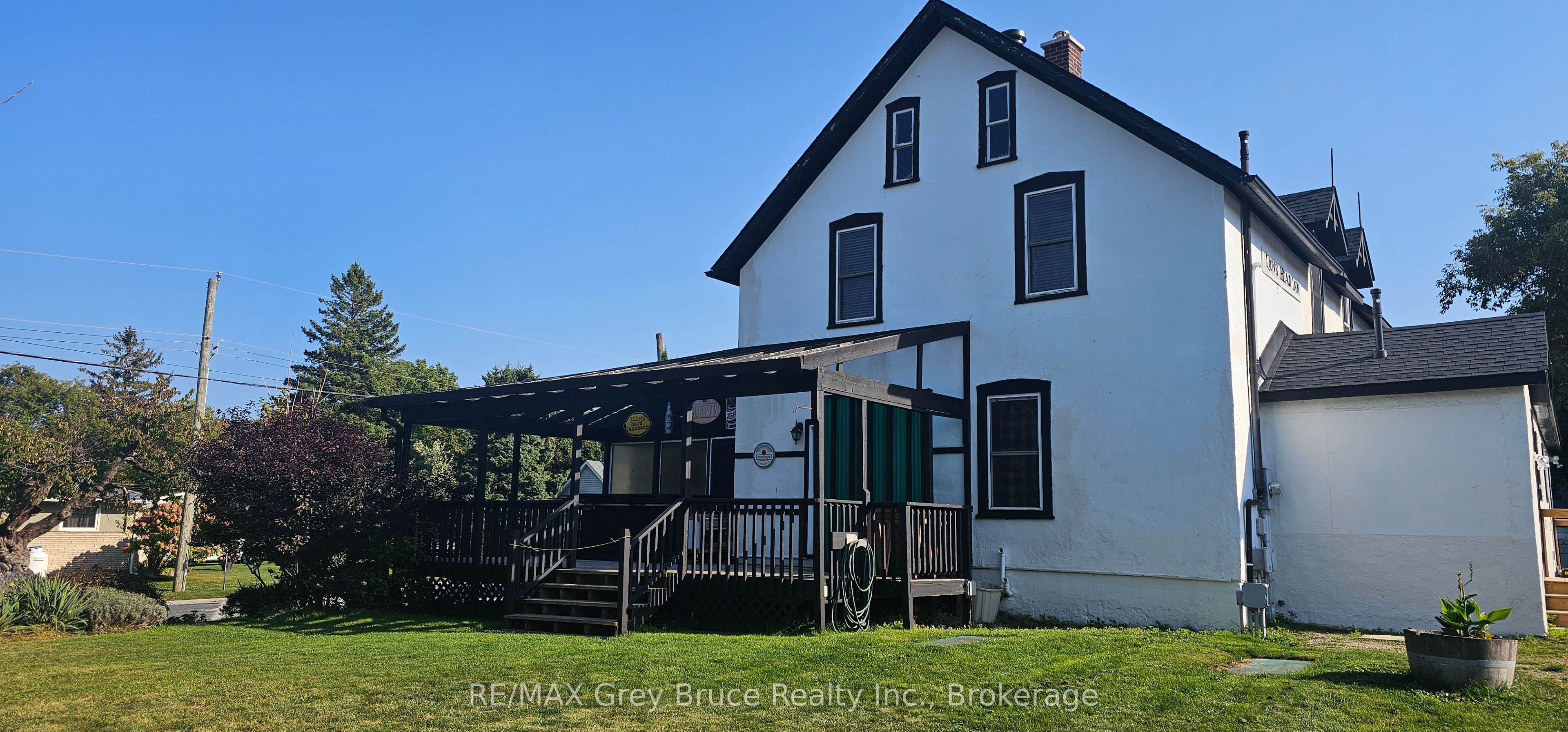8 Helen Street Property Photo 12