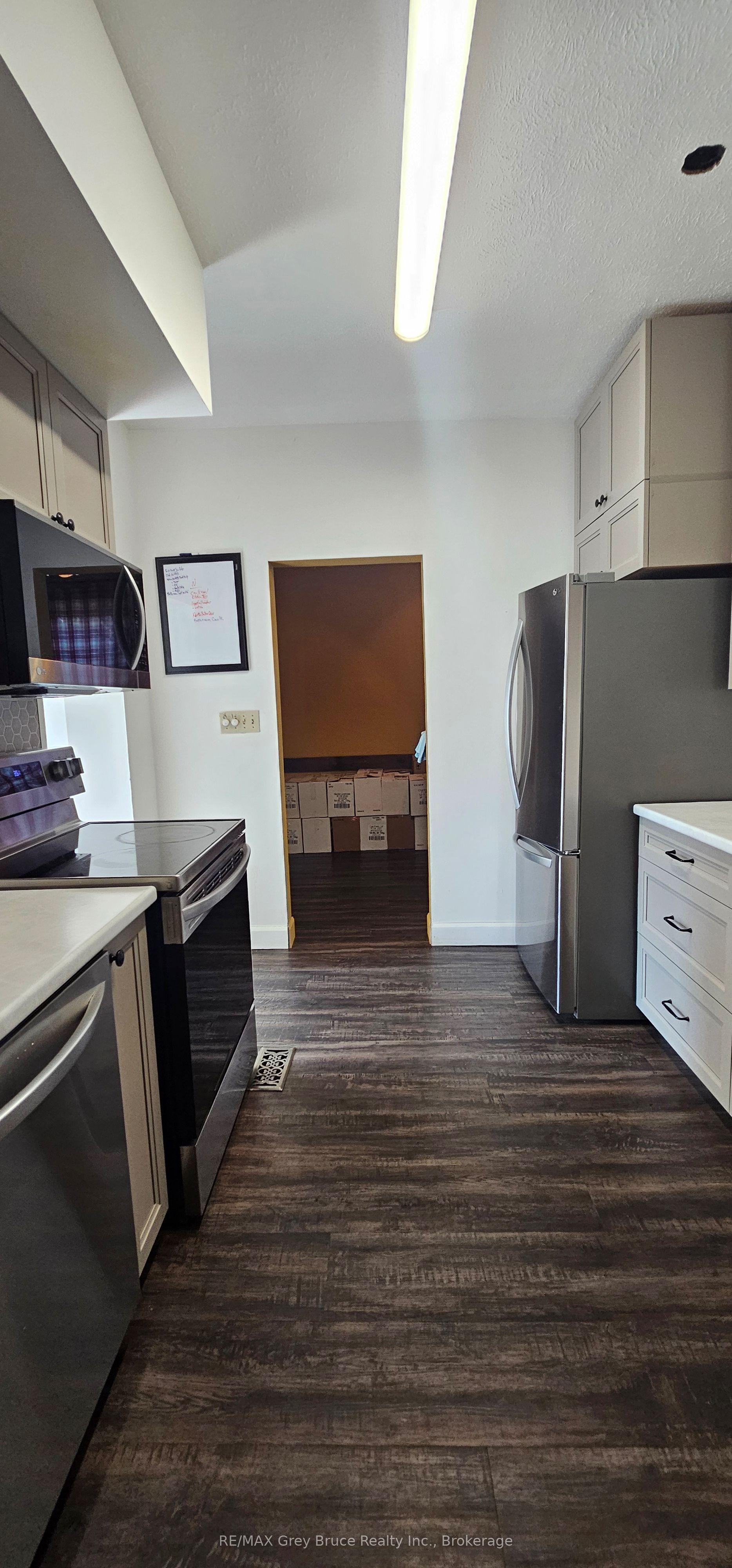 8 Helen Street Property Photo 18