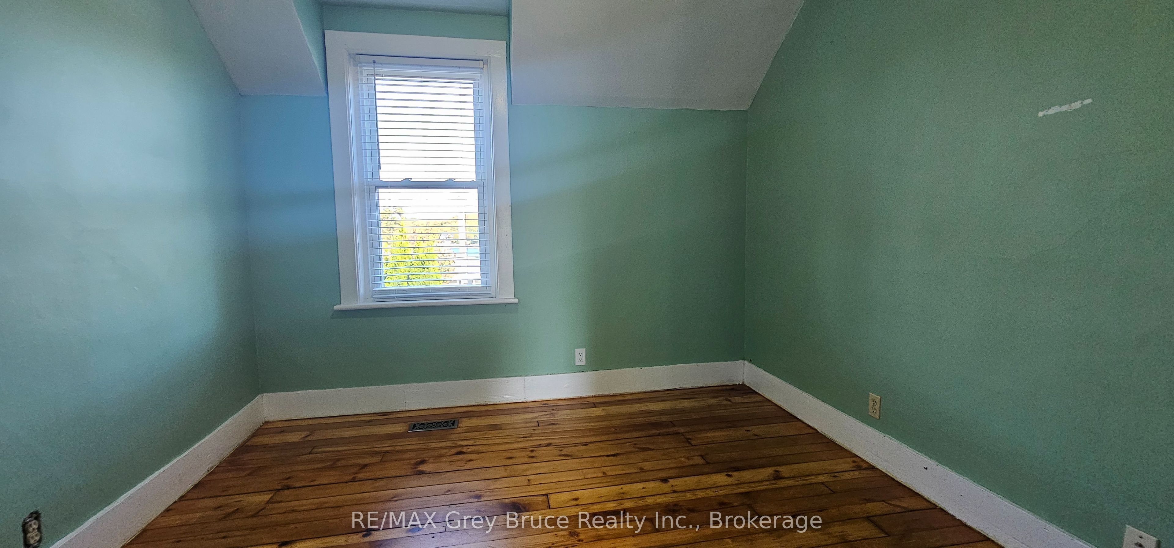 8 Helen Street Property Photo 23