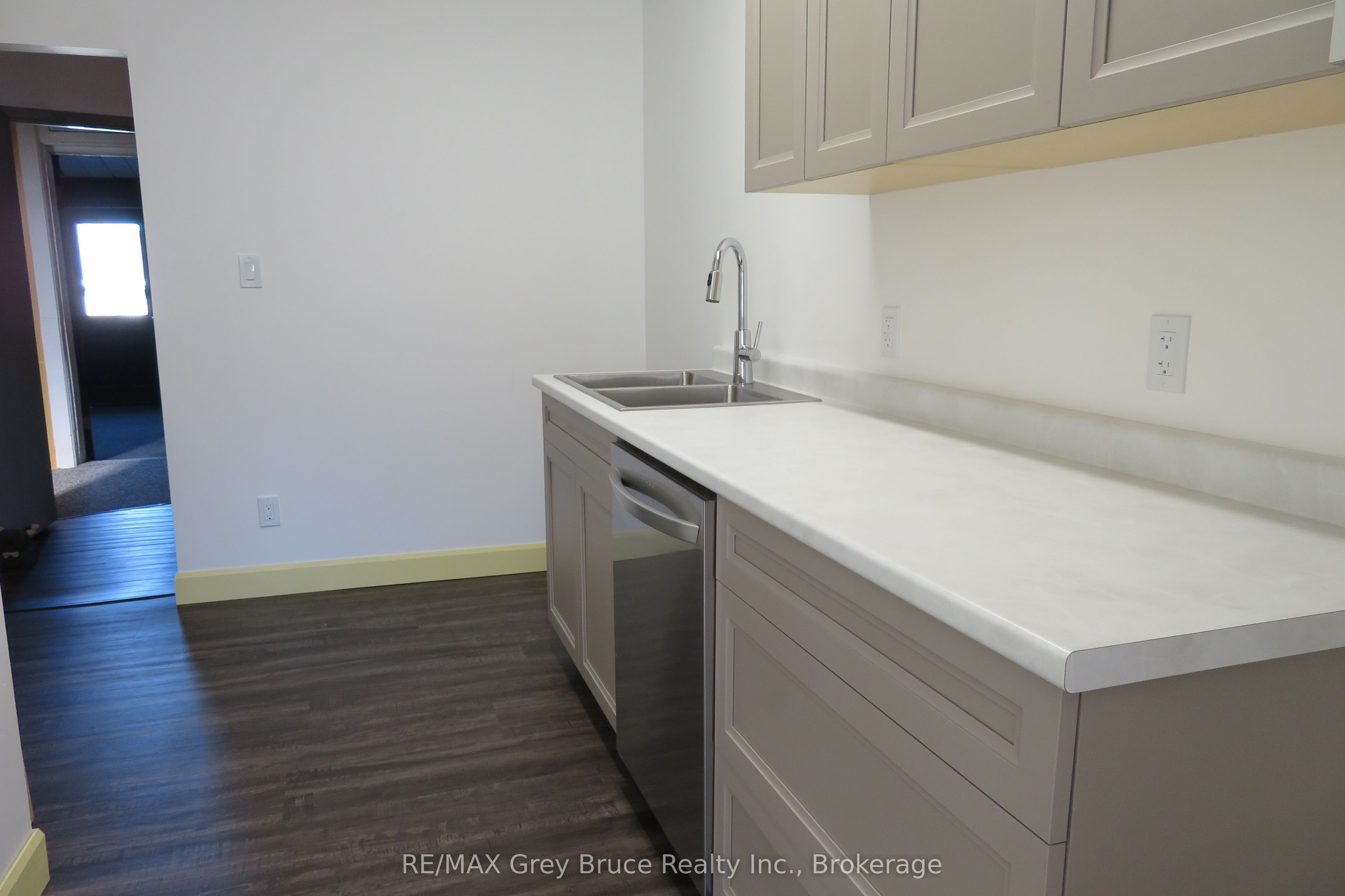 8 Helen Street Property Photo 24