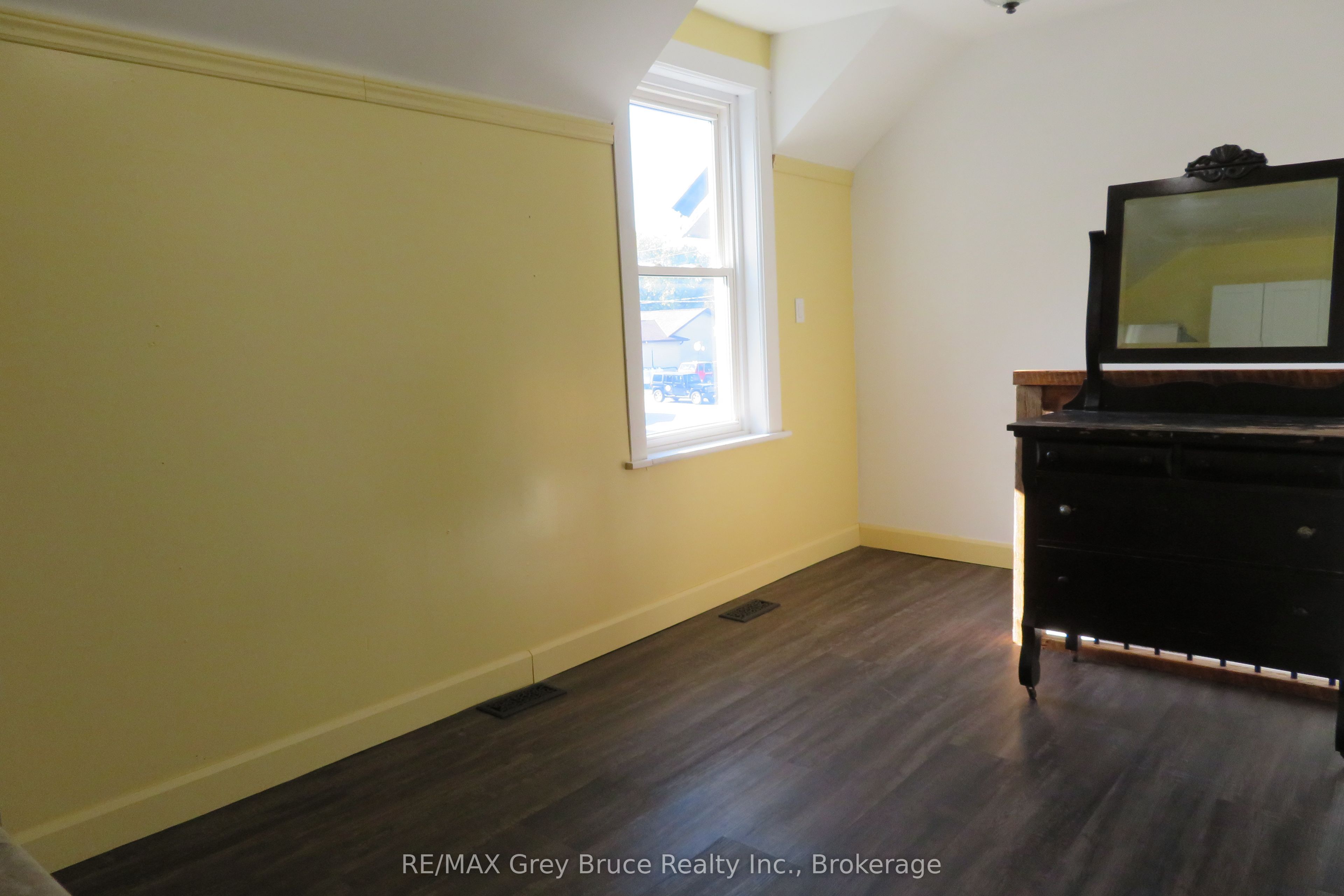 8 Helen Street Property Photo 27