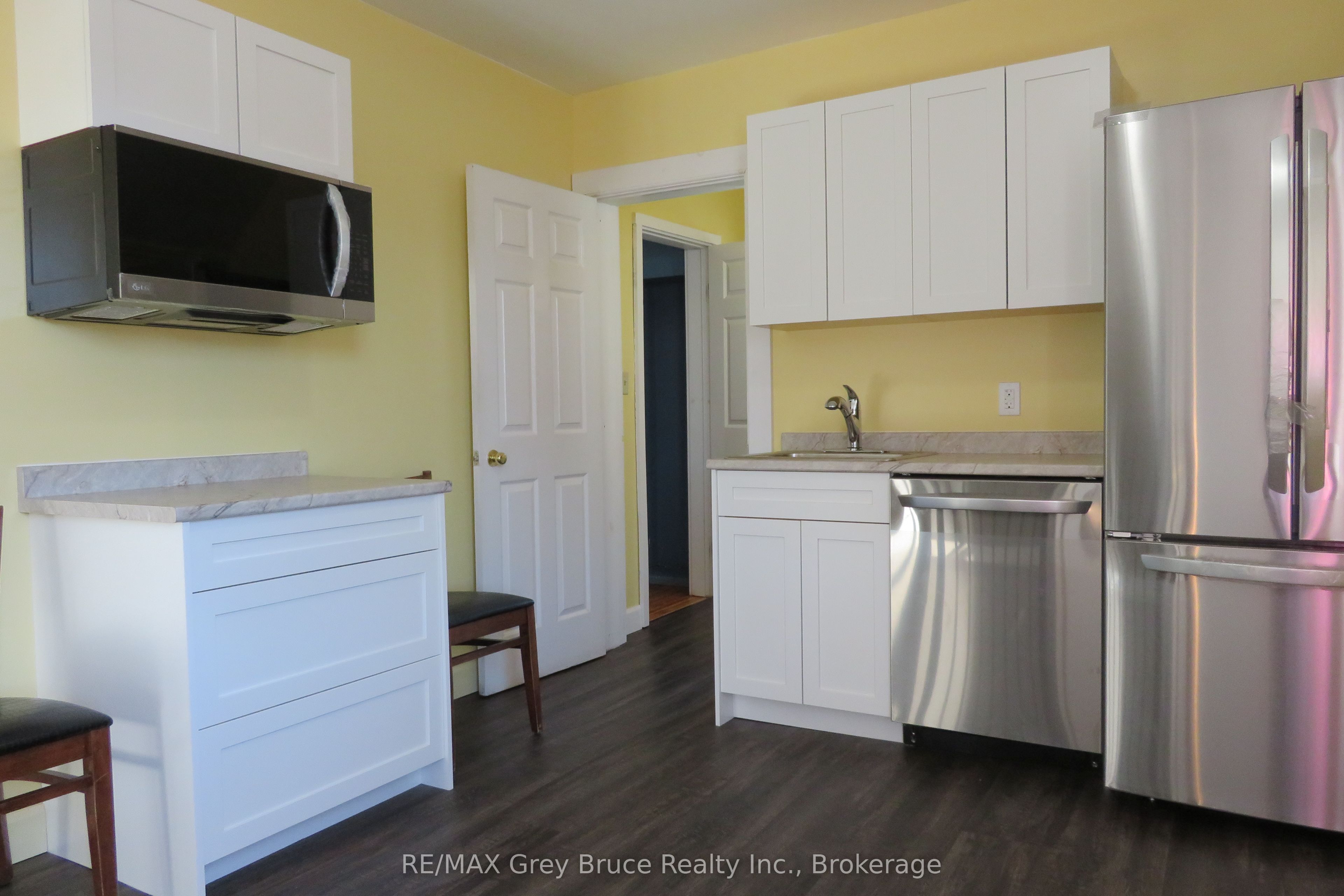 8 Helen Street Property Photo 29
