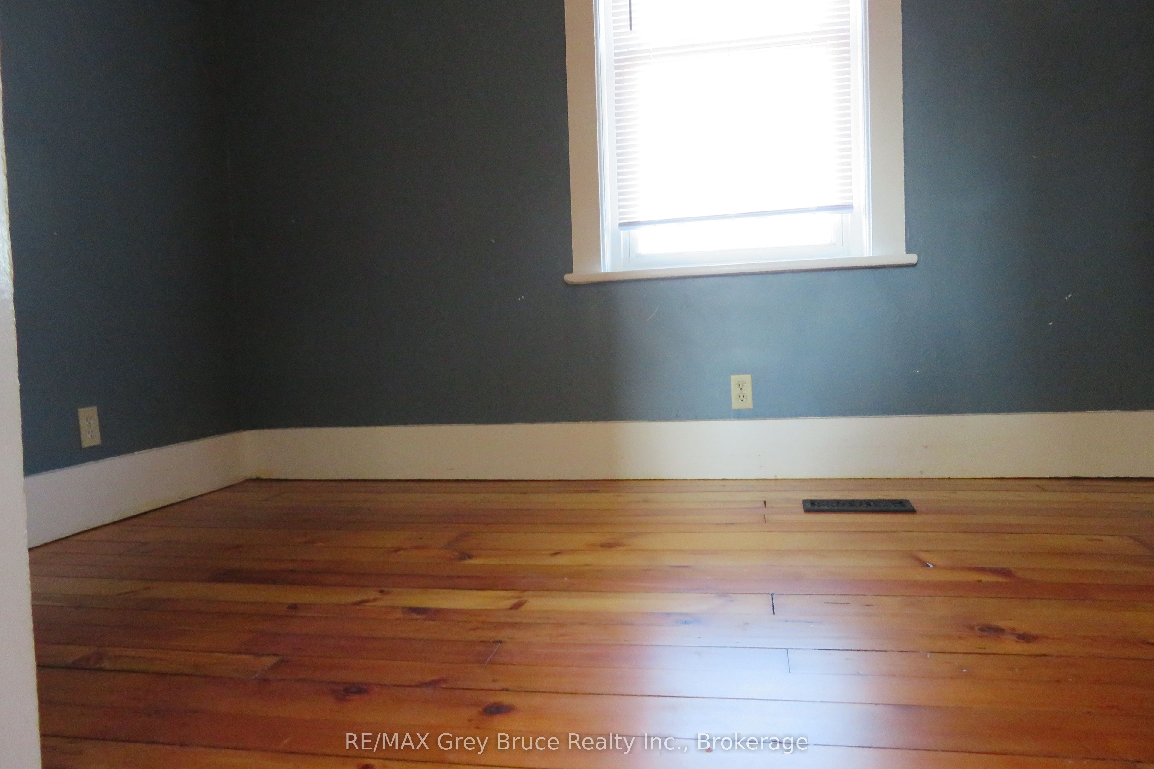8 Helen Street Property Photo 30