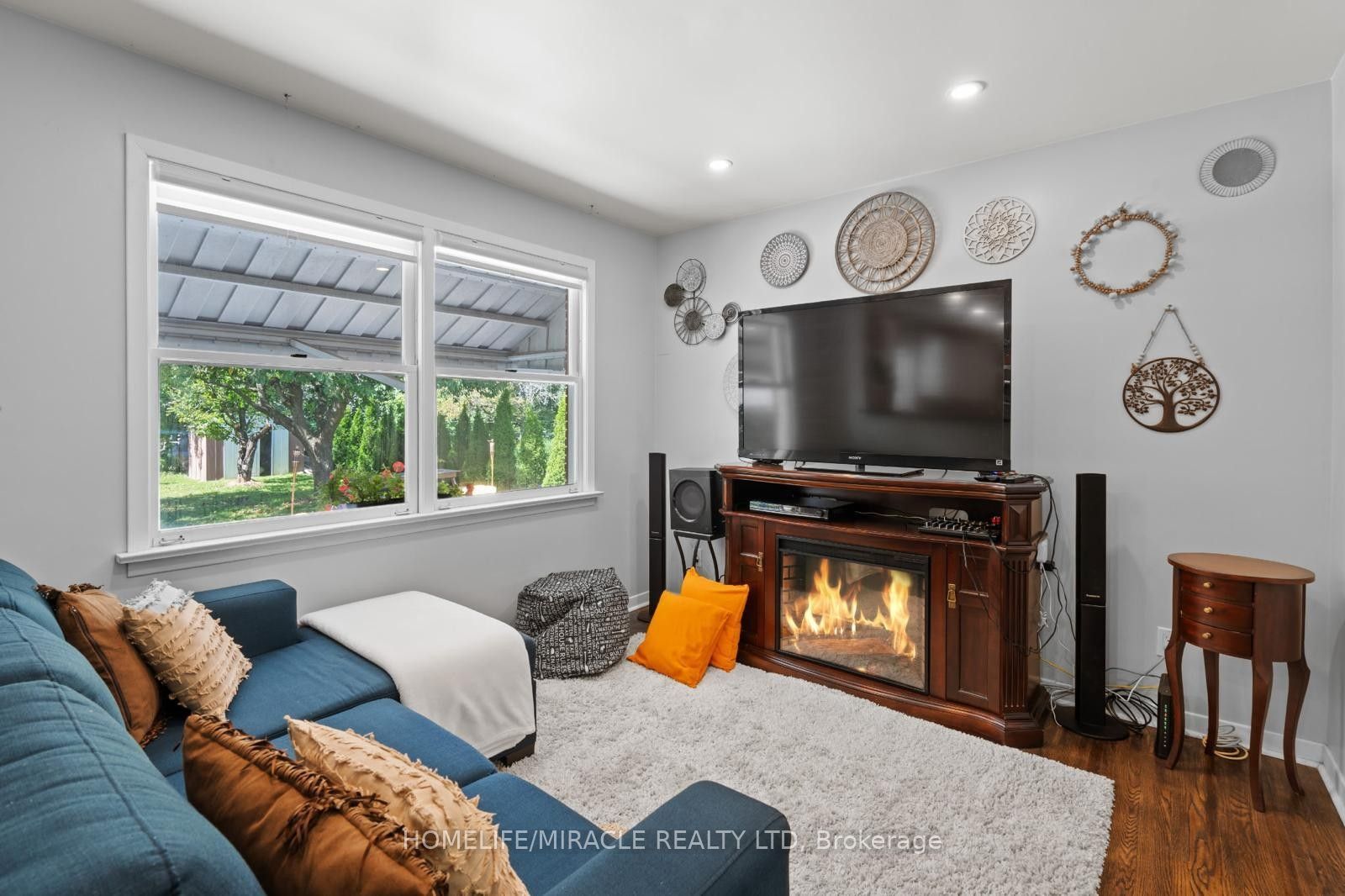 6495 Dorchester Road Property Photo 2