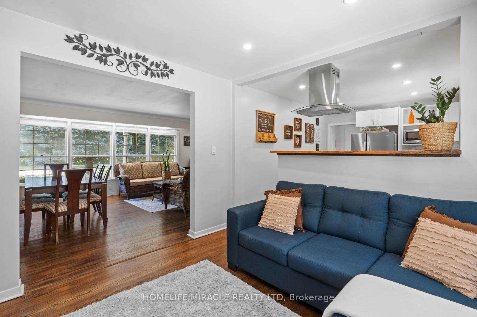 6495 Dorchester Road Property Photo 3