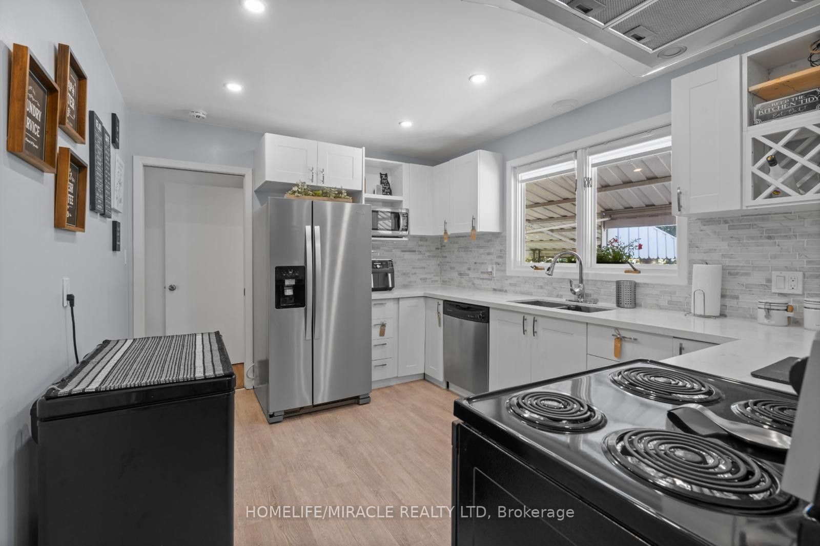 6495 Dorchester Road Property Photo 6