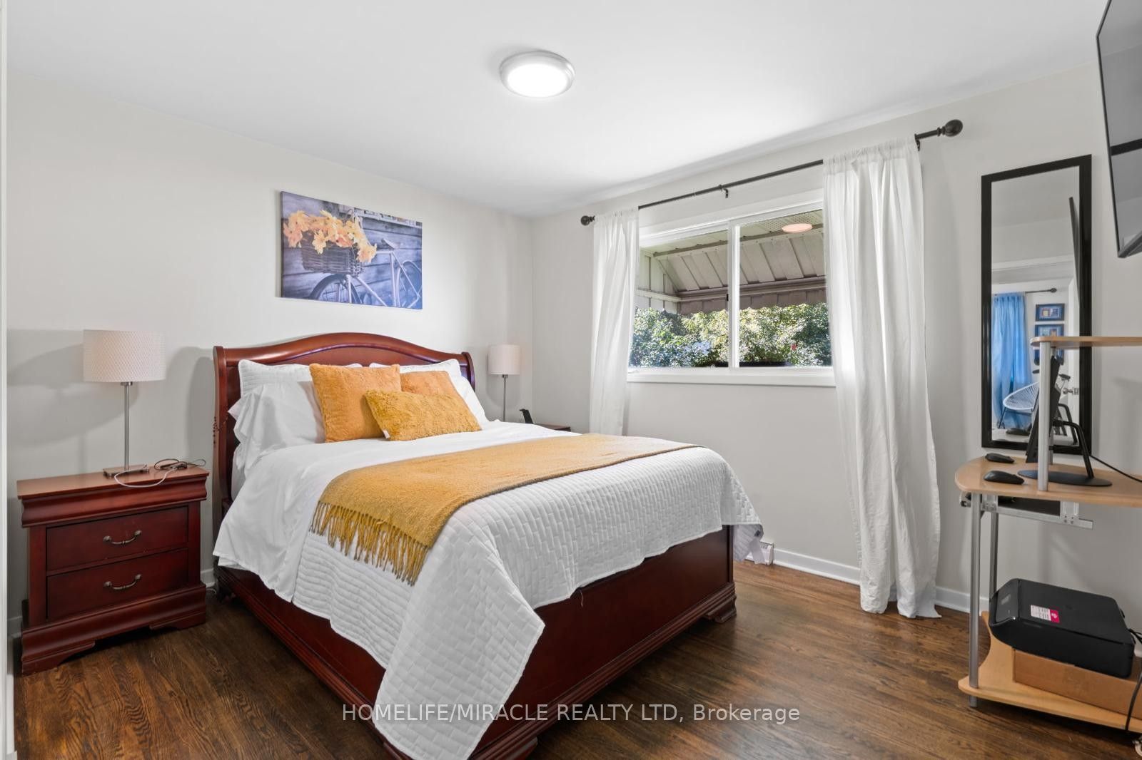 6495 Dorchester Road Property Photo 9