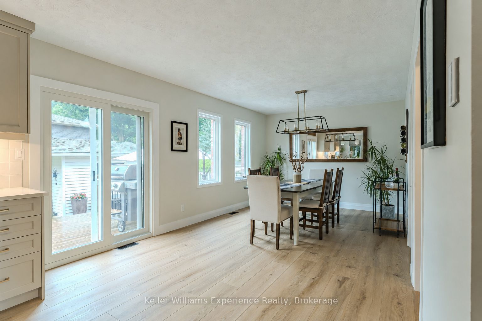 300 4th Avenue W Property Photo 10