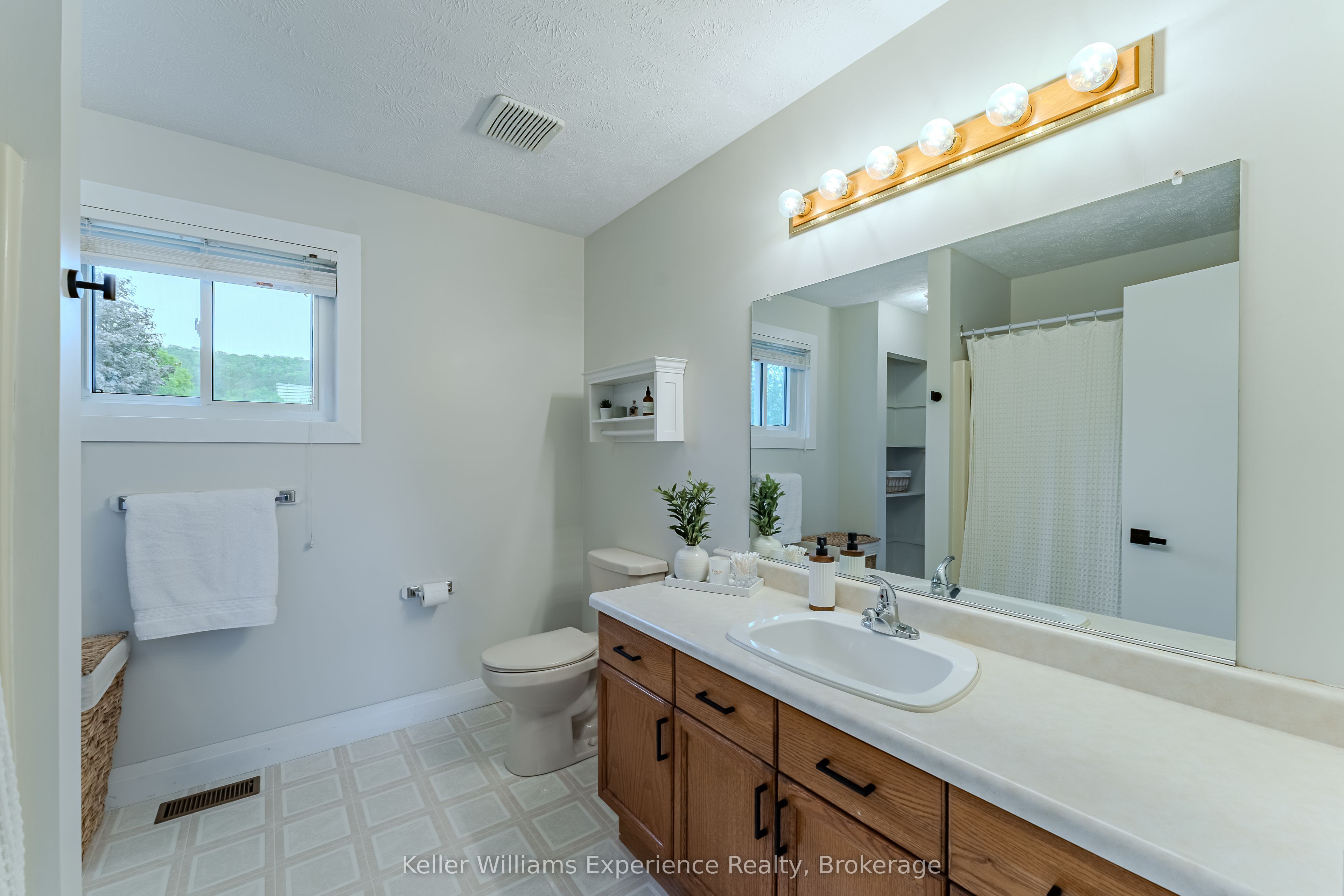 300 4th Avenue W Property Photo 22