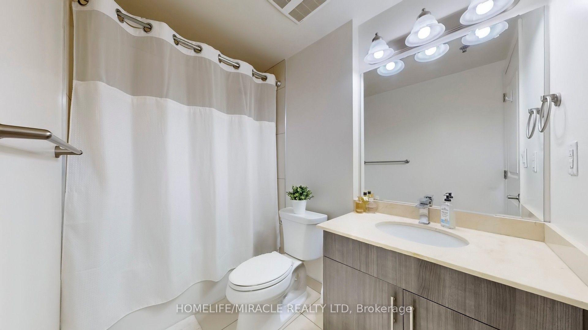560 North Service Road 607 Property Photo 15
