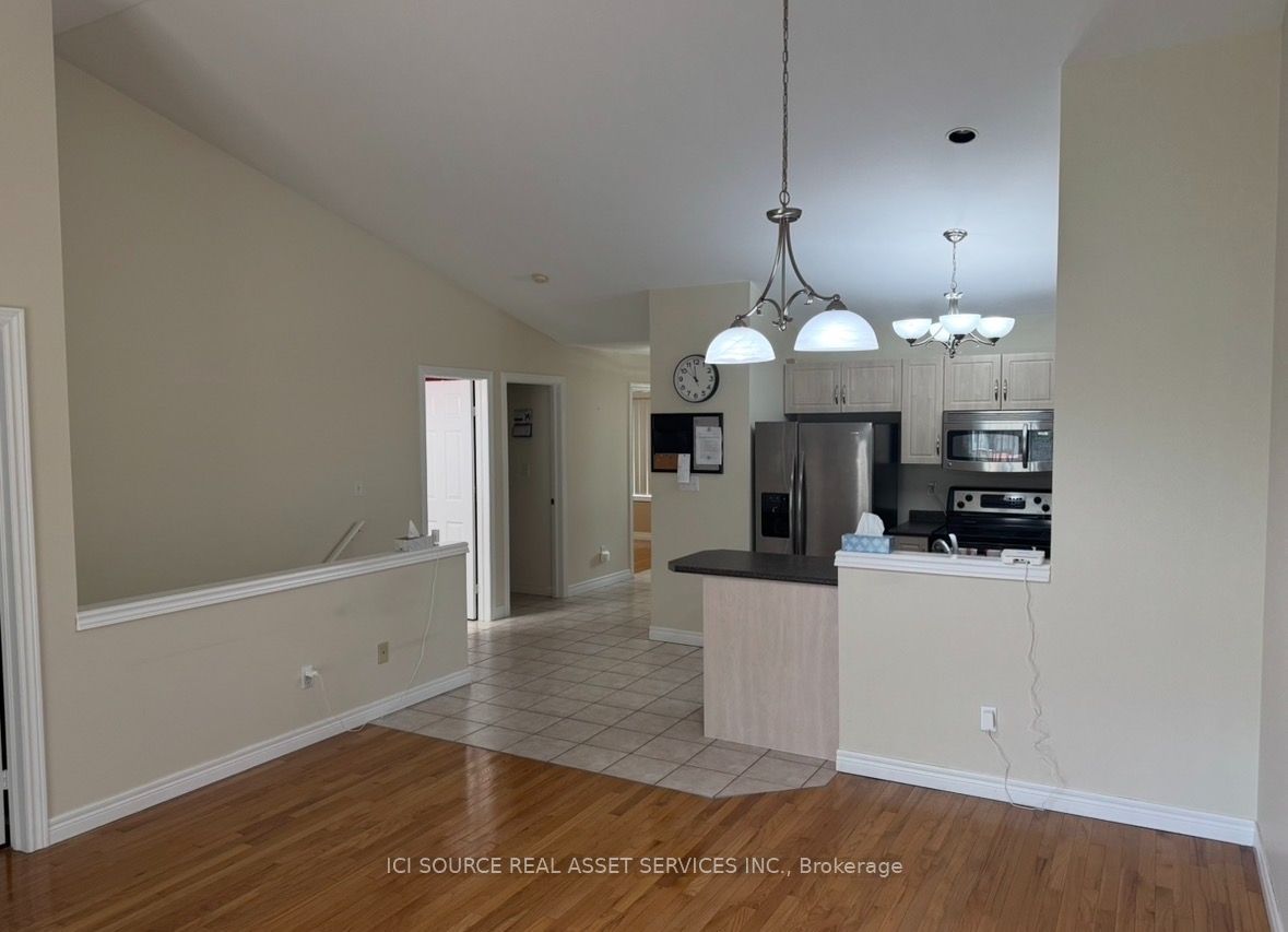 1799 Castleton Avenue Property Photo 4