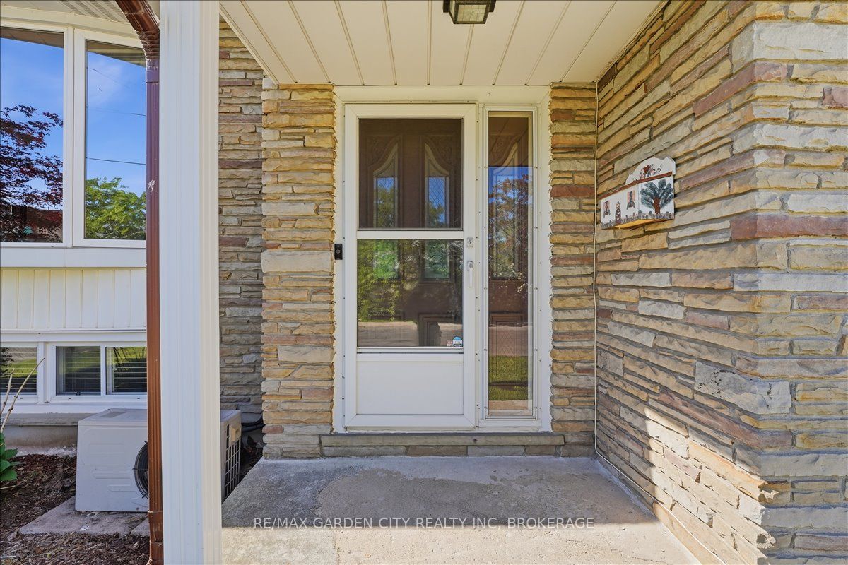 41 Albert Street W Property Photo 4
