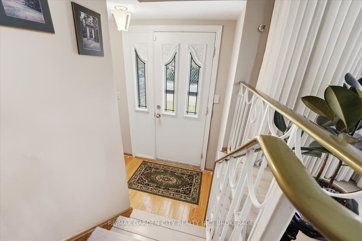 41 Albert Street W Property Photo 5