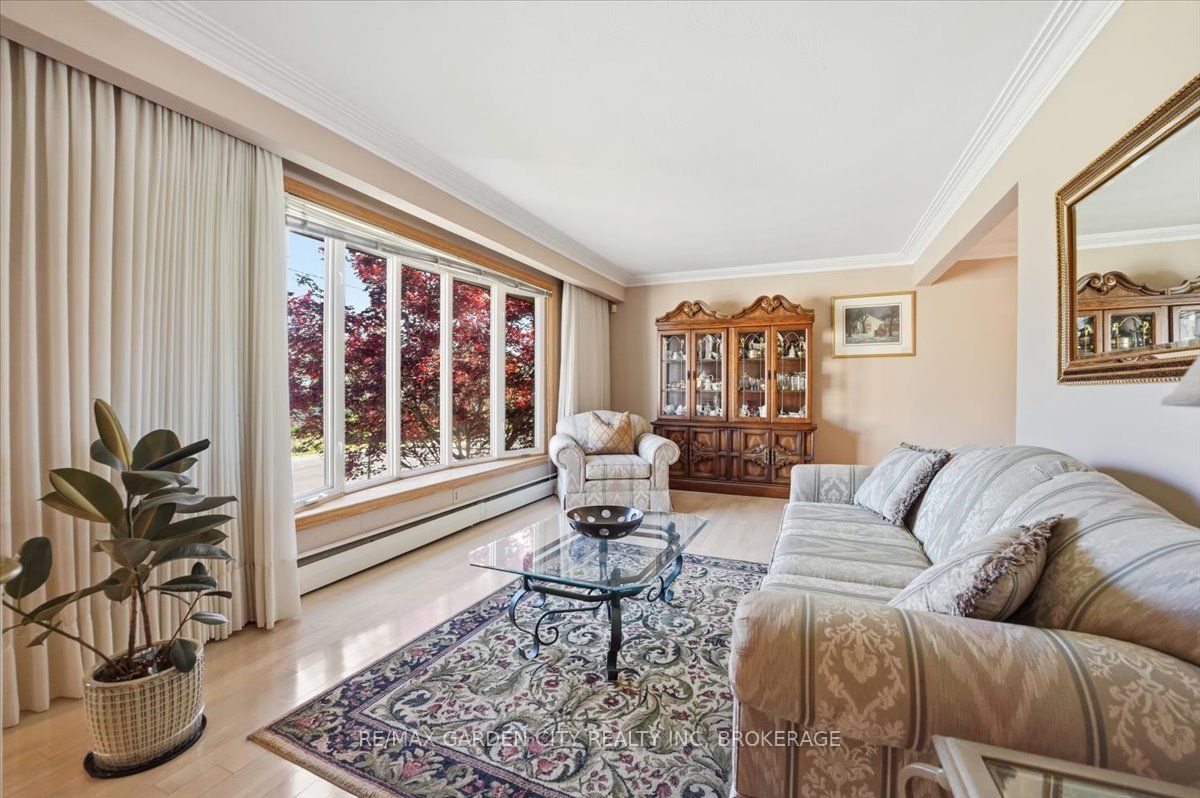 41 Albert Street W Property Photo 7