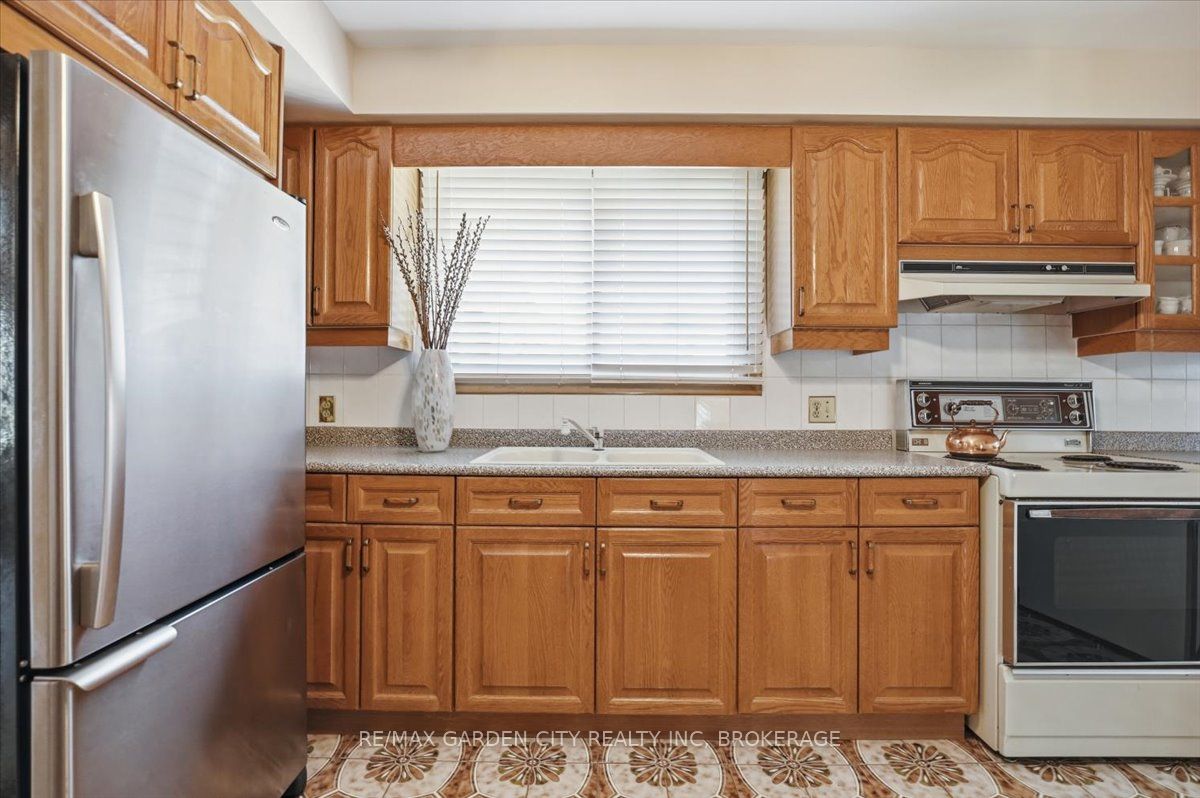 41 Albert Street W Property Photo 9