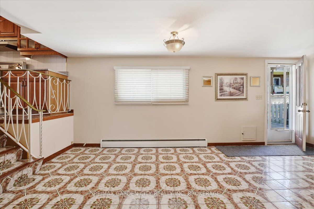 41 Albert Street W Property Photo 15